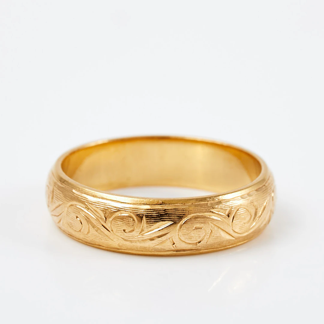 RING, 18 k guld, graverad geometrisk dekor, Juvel-Ateljén i Borås