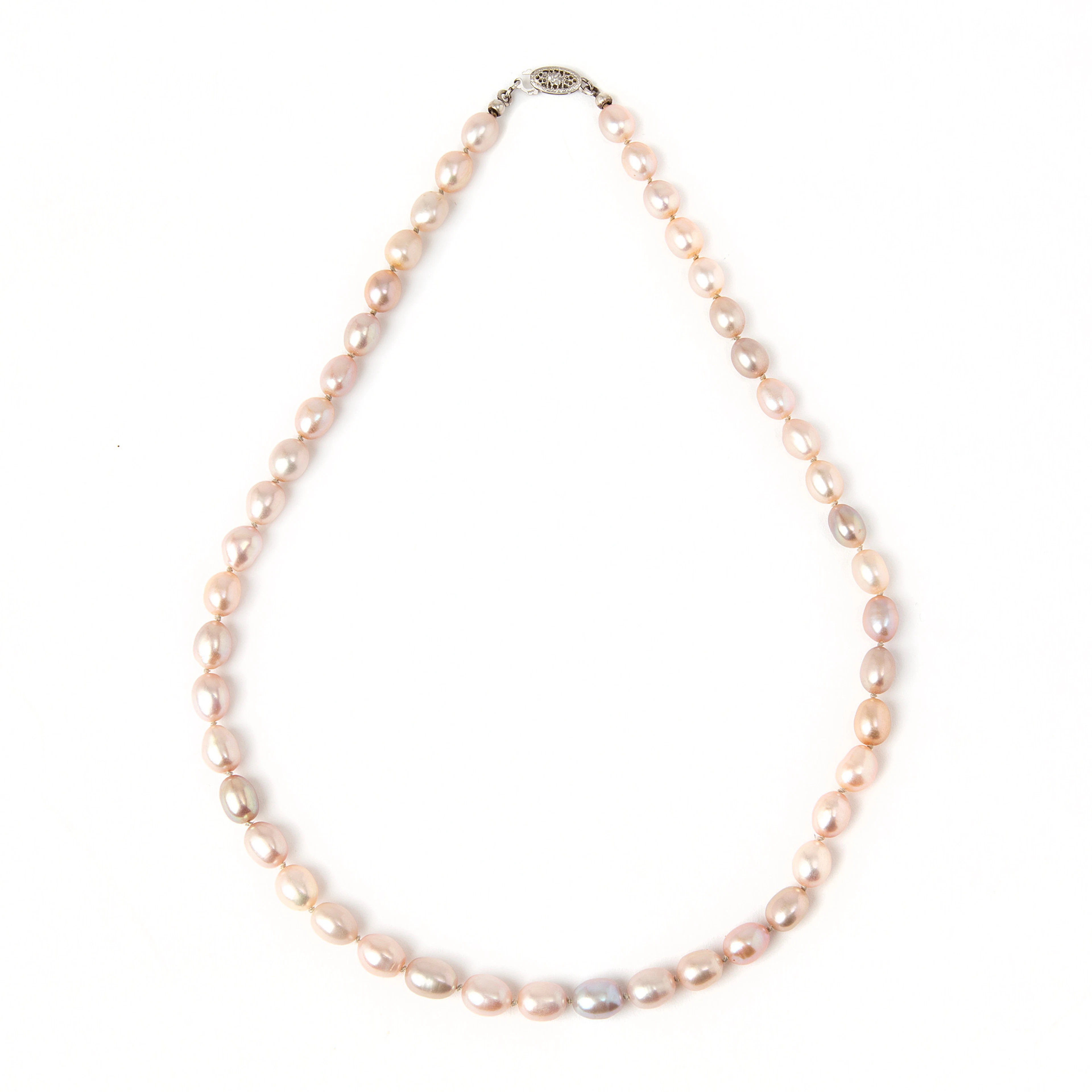 COLLIER, odlade pärlor med lås i 14K vitguld.