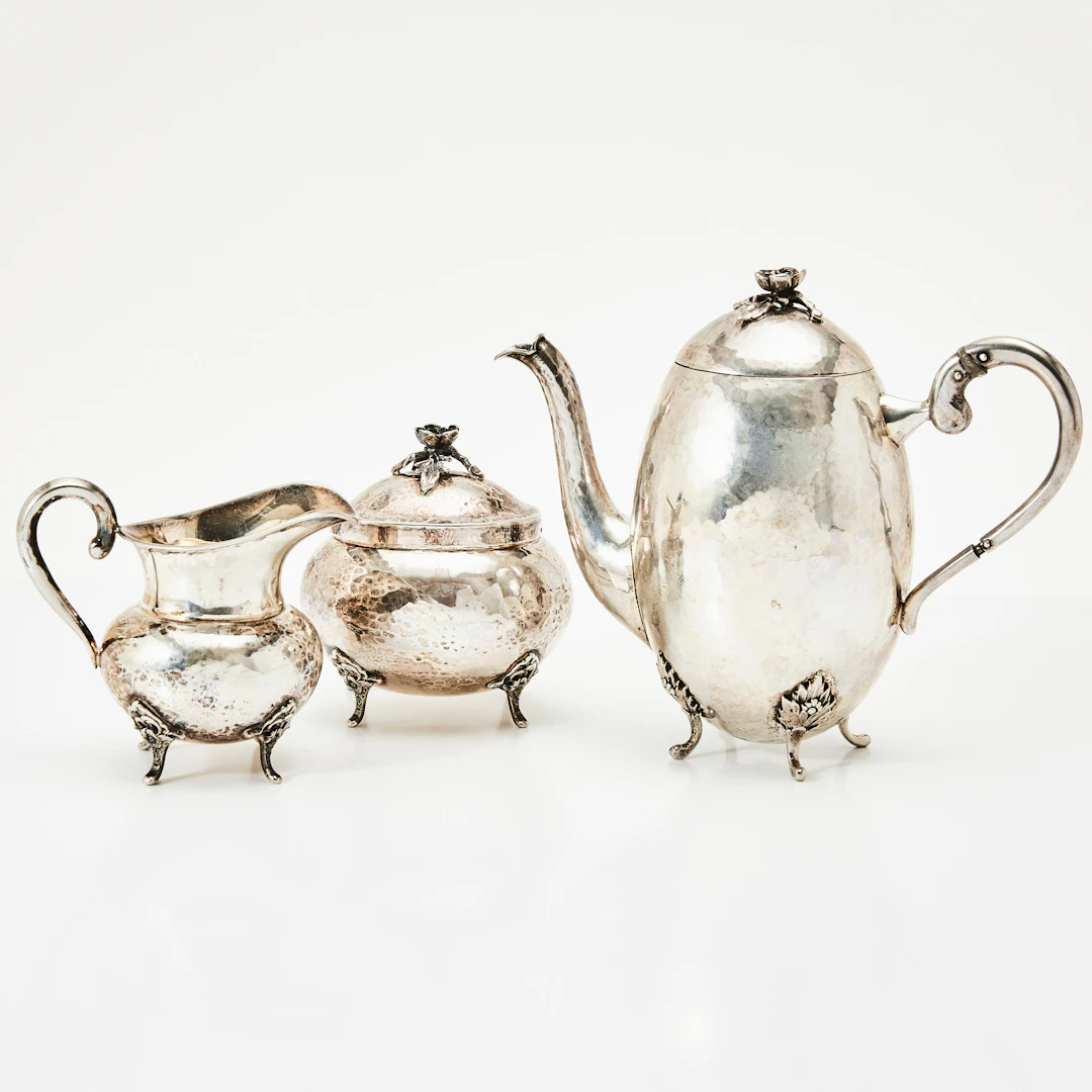 KAFFESERVIS, 3 dlr., silver, Svenska kontrollstämplar, hamrad dekor.