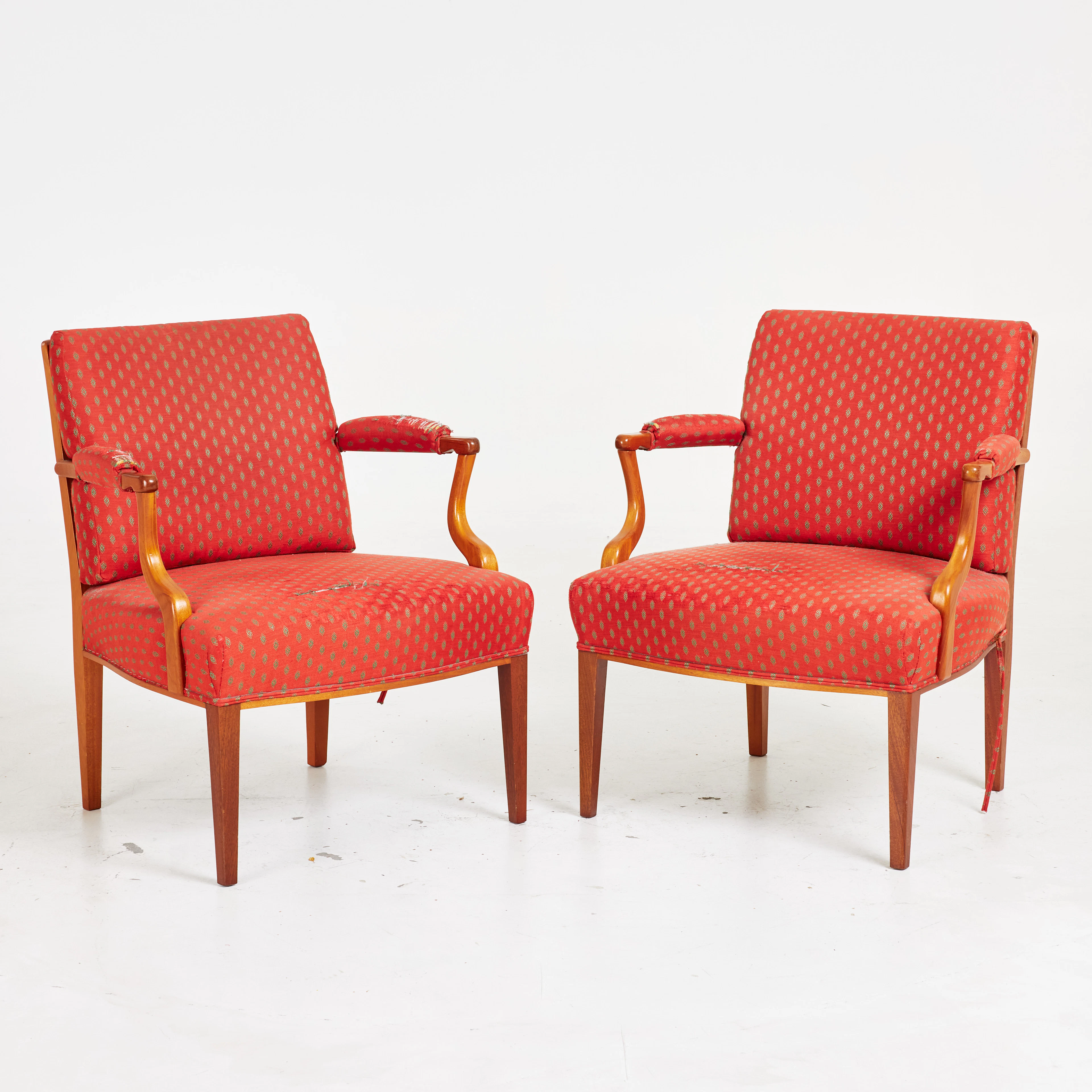JOSEF FRANK. Karmstolar 1 par, modell 969, Firma Svenskt Tenn, mahogny