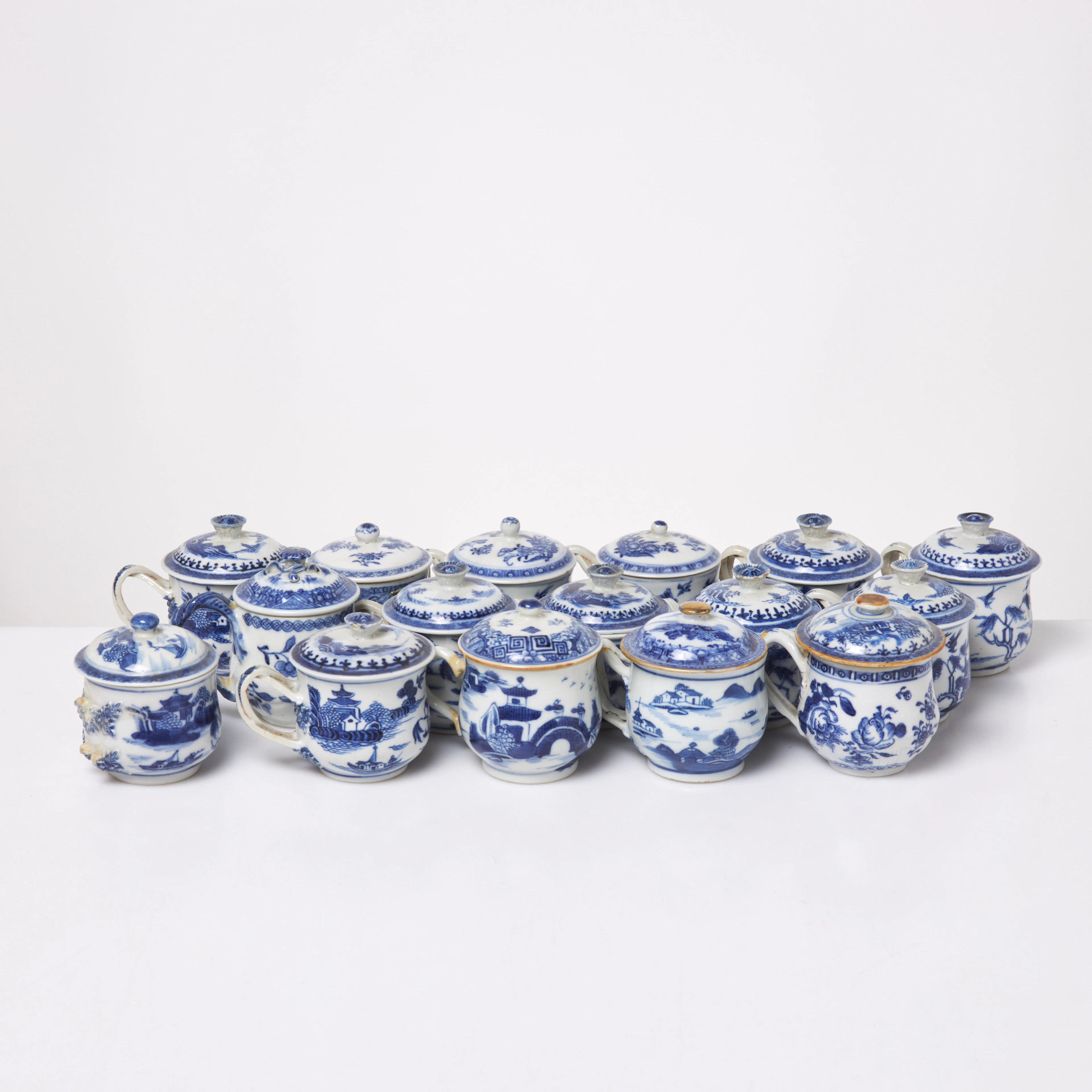 CRÈMEKOPPAR. 16 st, underglasyrblått, Qianlong, porslin.