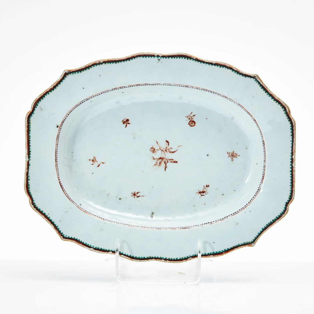 UPPLÄGGNINGSFAT, porslin, Kina, Qianlong (1736-1795).