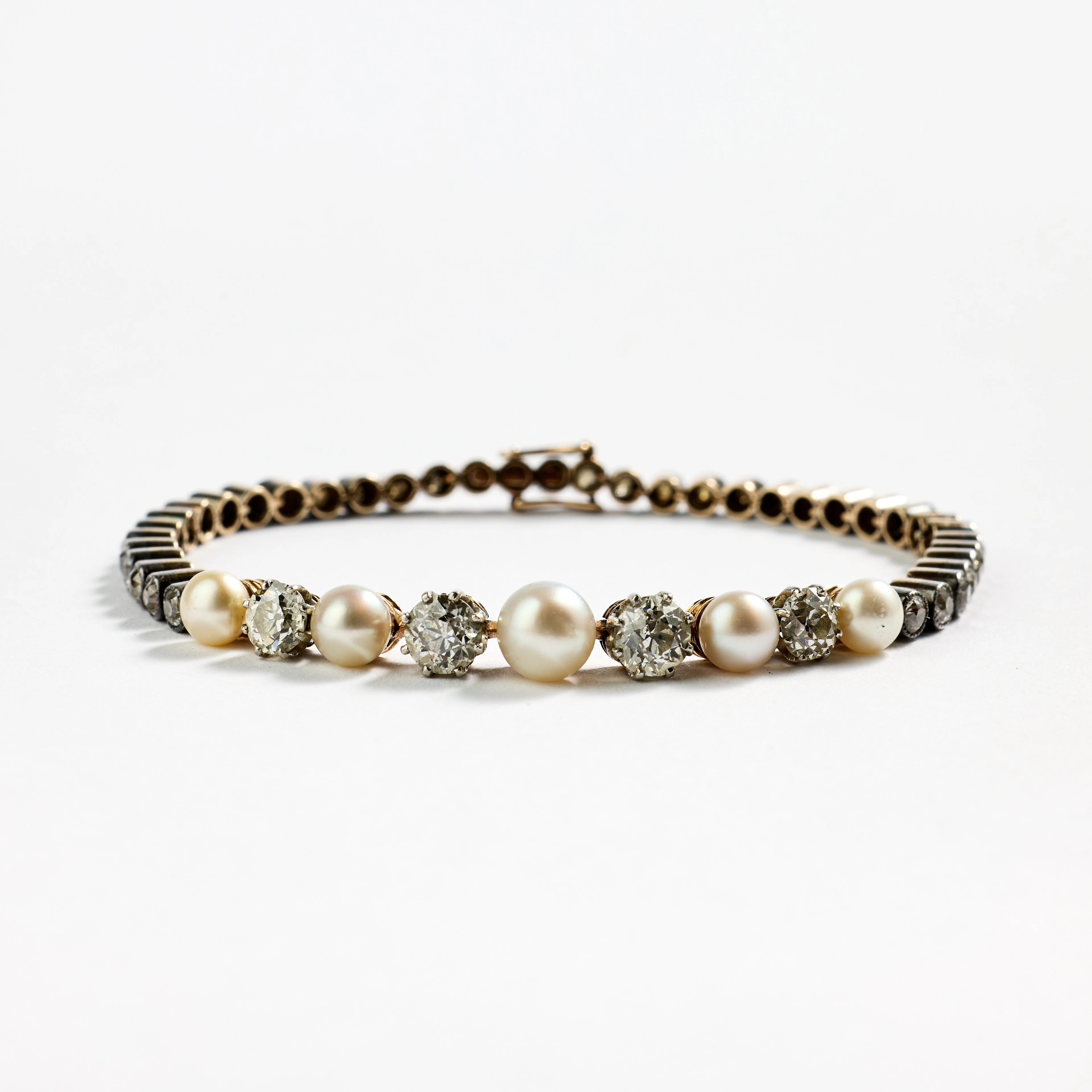 ARMBAND, silver och guld med odlade saltvattenpärlor och diamanter