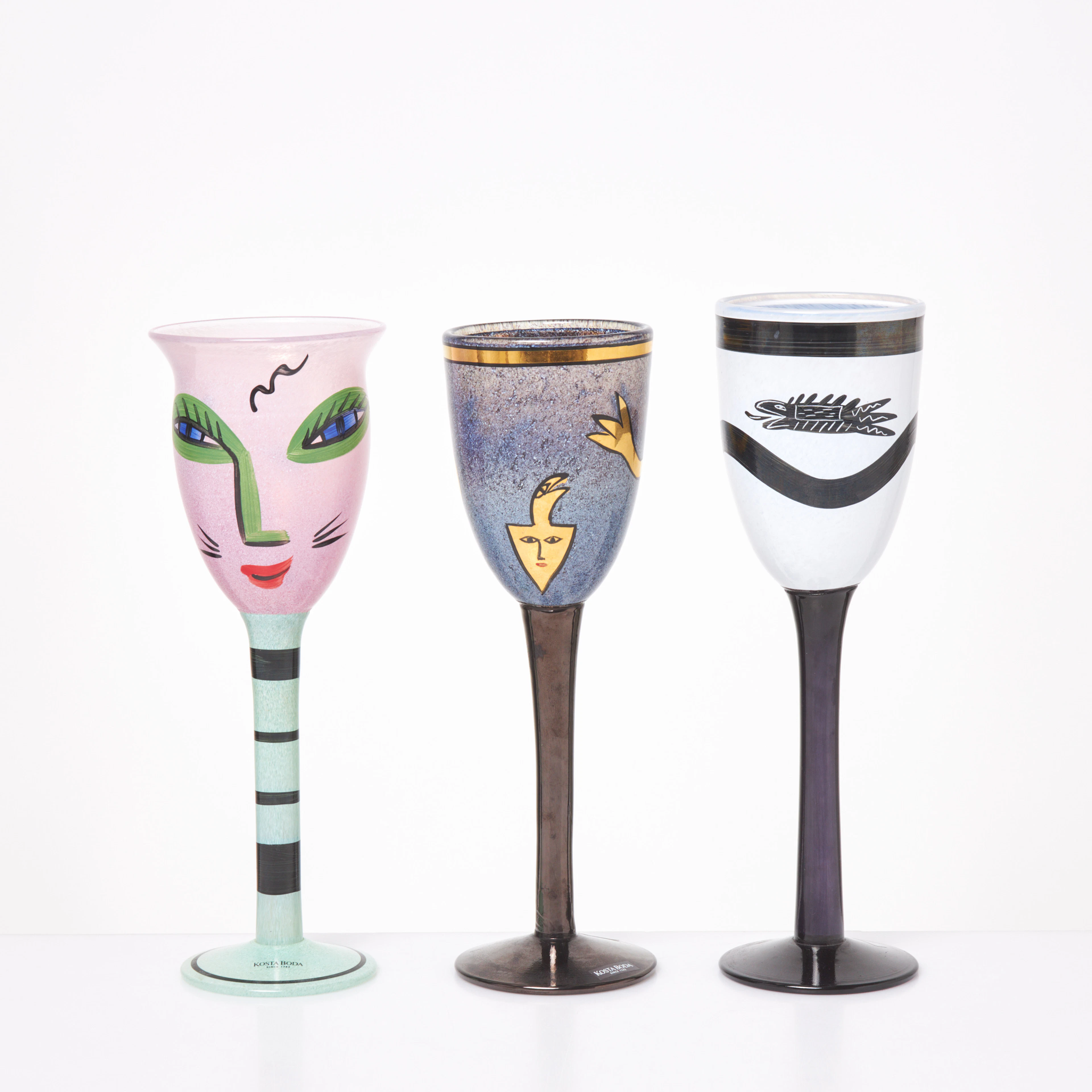 ULRICA HYDMAN-VALLIEN. Pokalglas, 3 st, glas, handmålad dekor, signerade