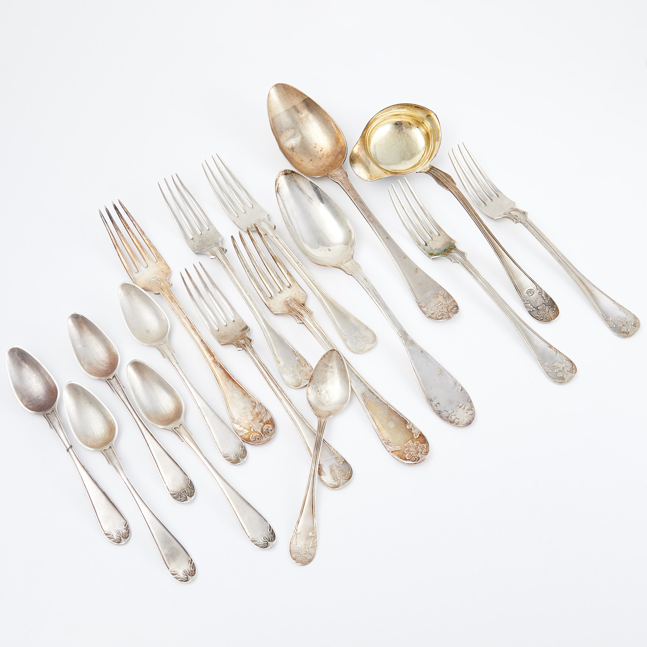 BESTICK. 16 dlr, silver, franska liljan, 18-1900 tal, blandade tillverkade.