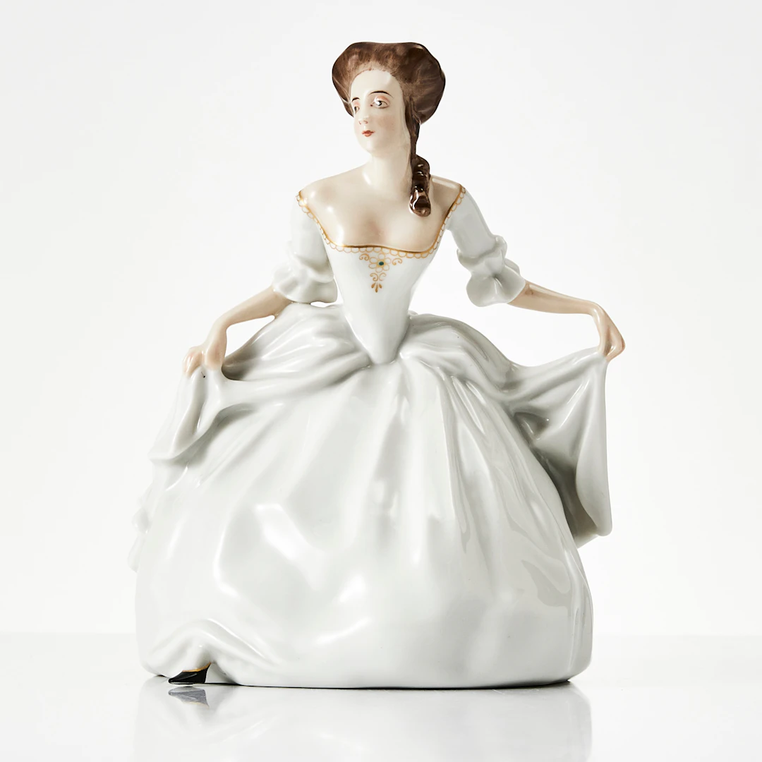 ERNA VON LANGENMANTEL-REITZENSTEIN. Figurin, porslin, "Empire-Tänzerin"
