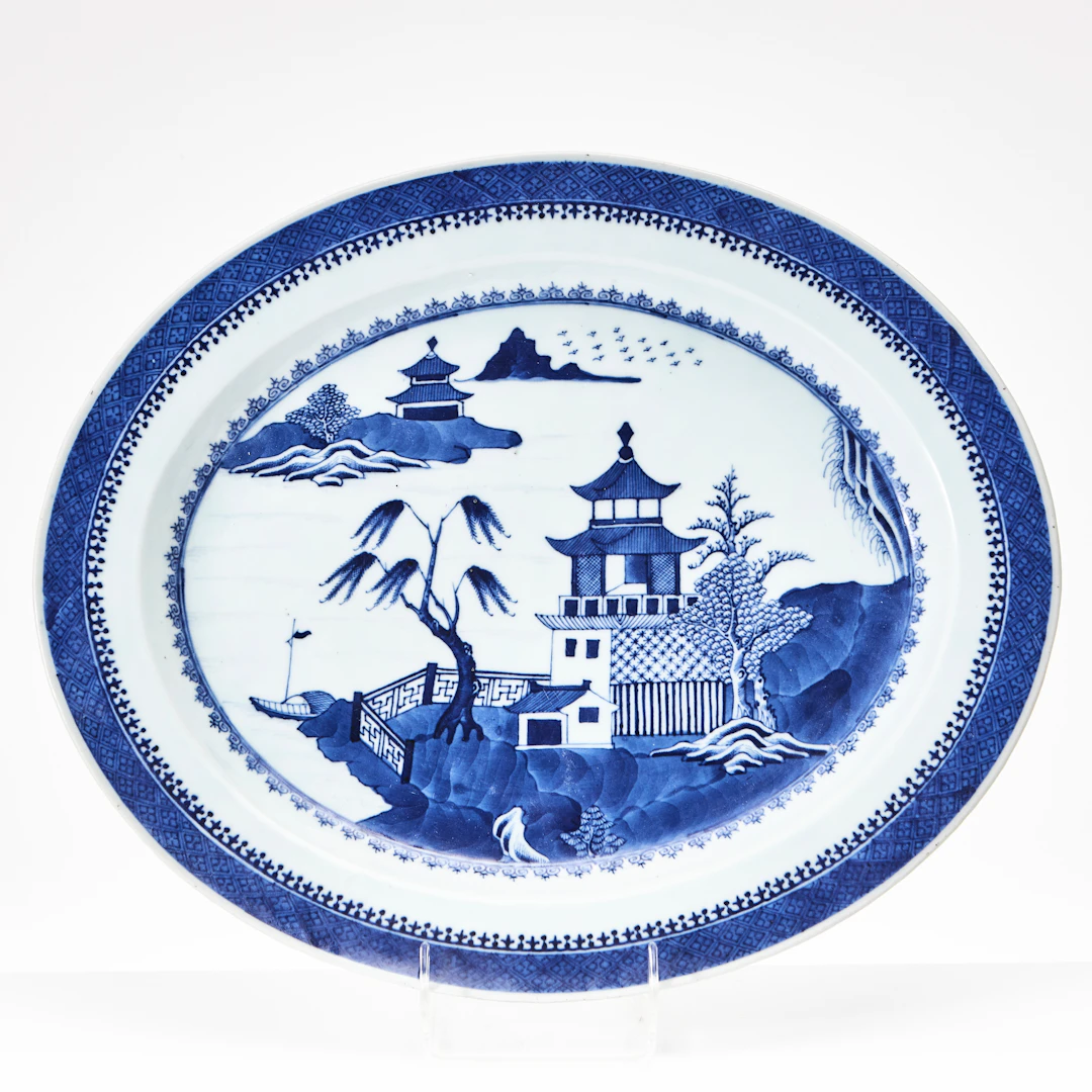 UPPLÄGGNINGSFAT, porslin, Kina, Jiaqing (1796-1820), oval form, dekor