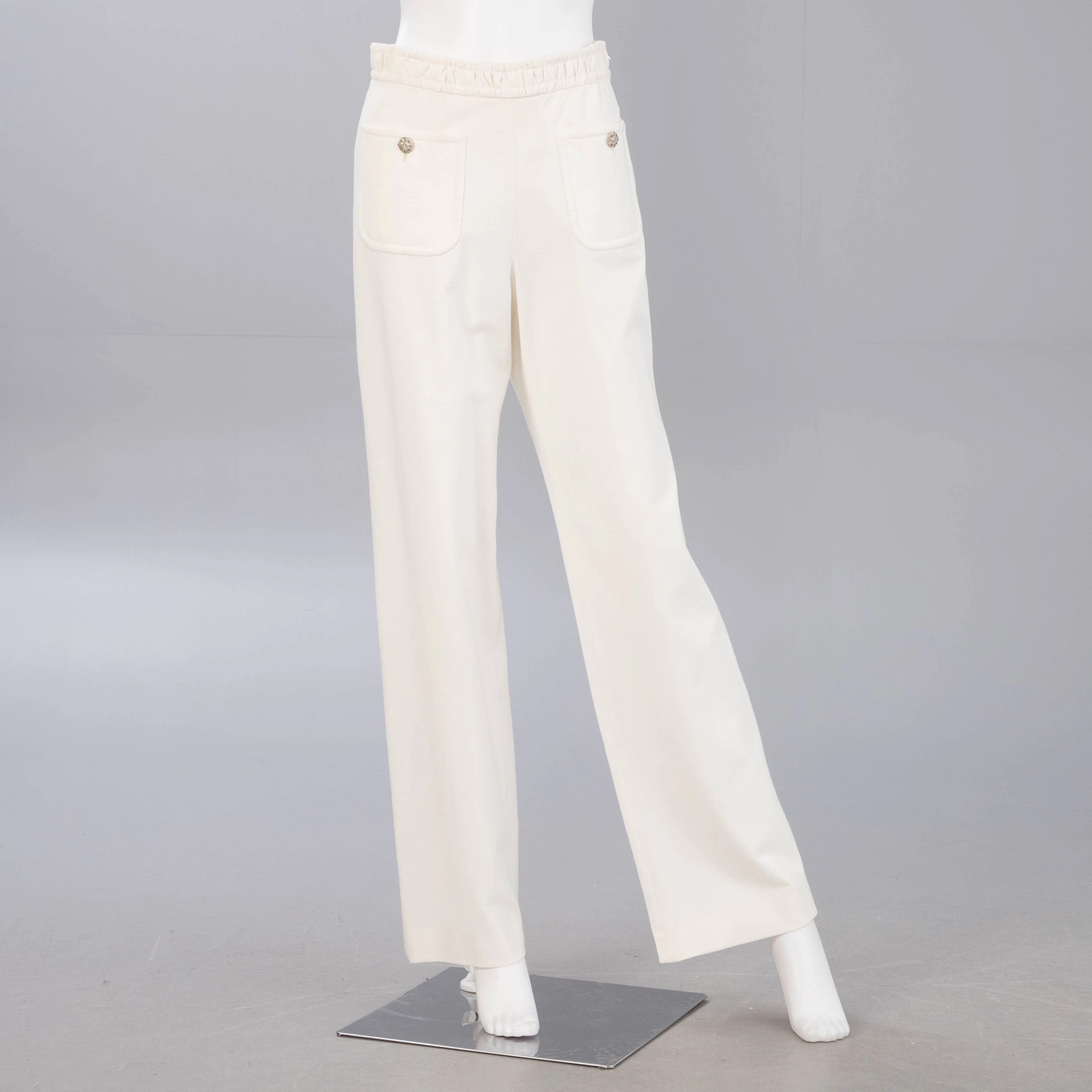 CHANEL. Stoffhose in creme-weiß, FR 40.