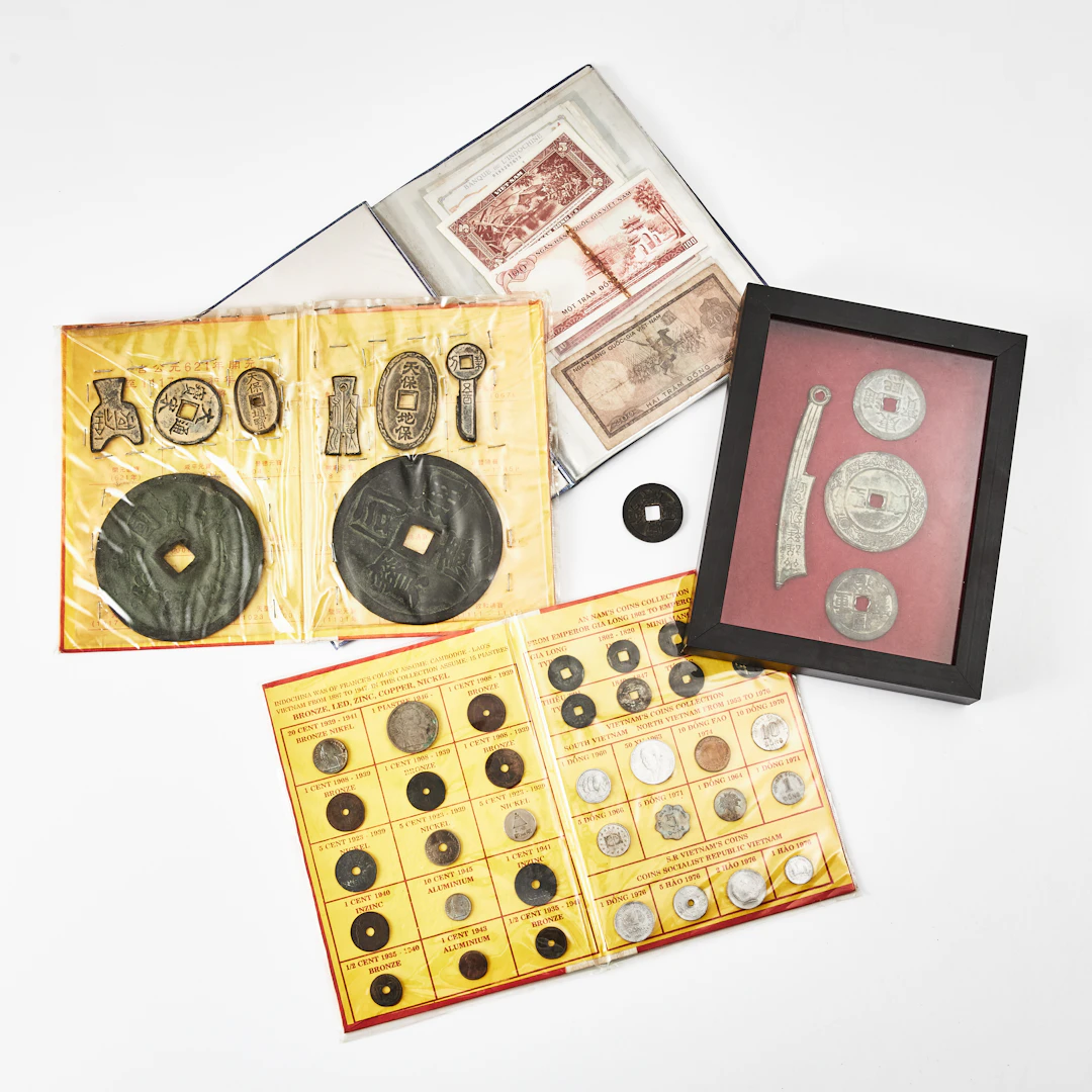 MYNT & SEDLAR, Kina, Vietnam, Thailand, Indokina, tre album samt en tavla.