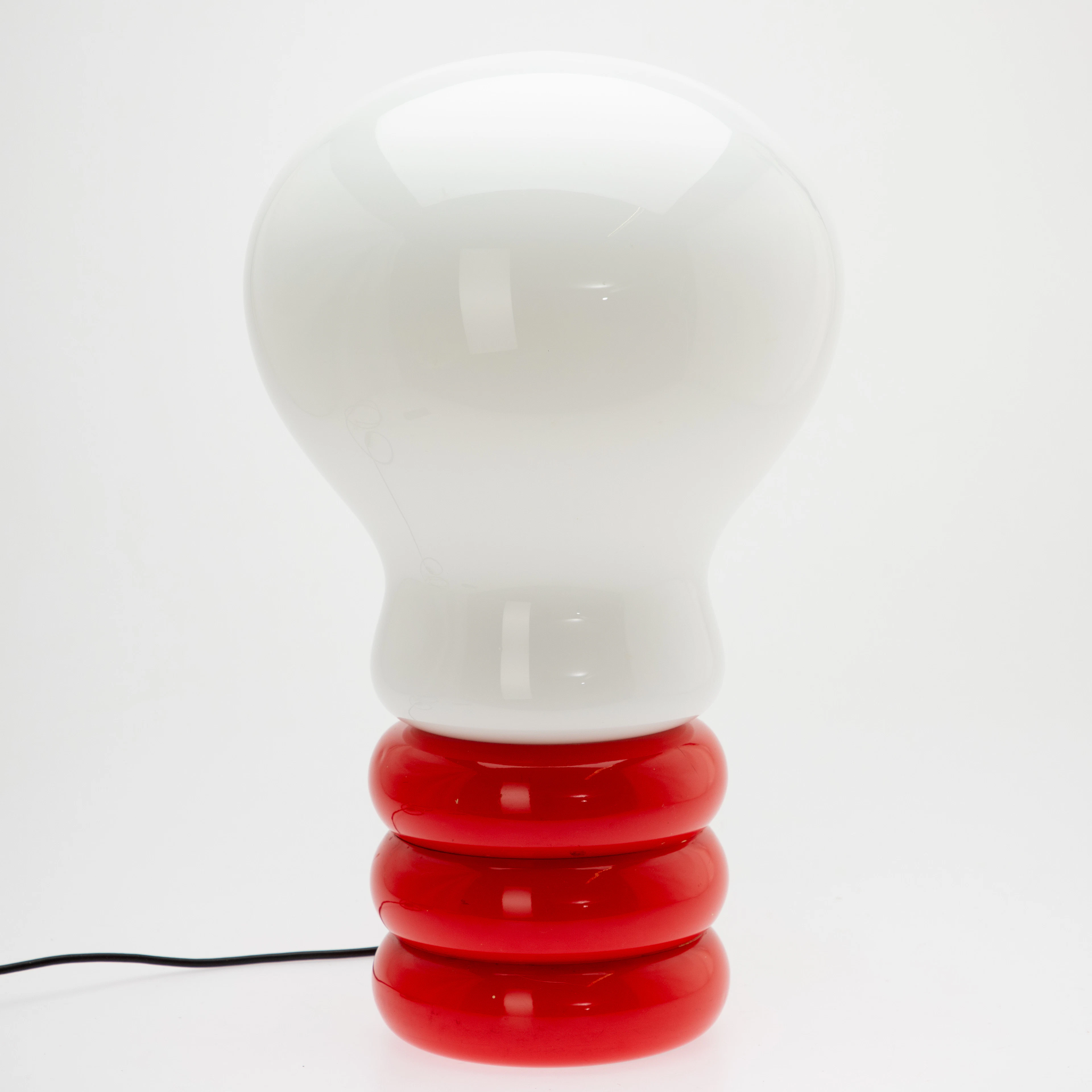 INGO MAURER. Tischleuchte 'Giant Bulb Opal', Design-M, Entwurf: 1966.