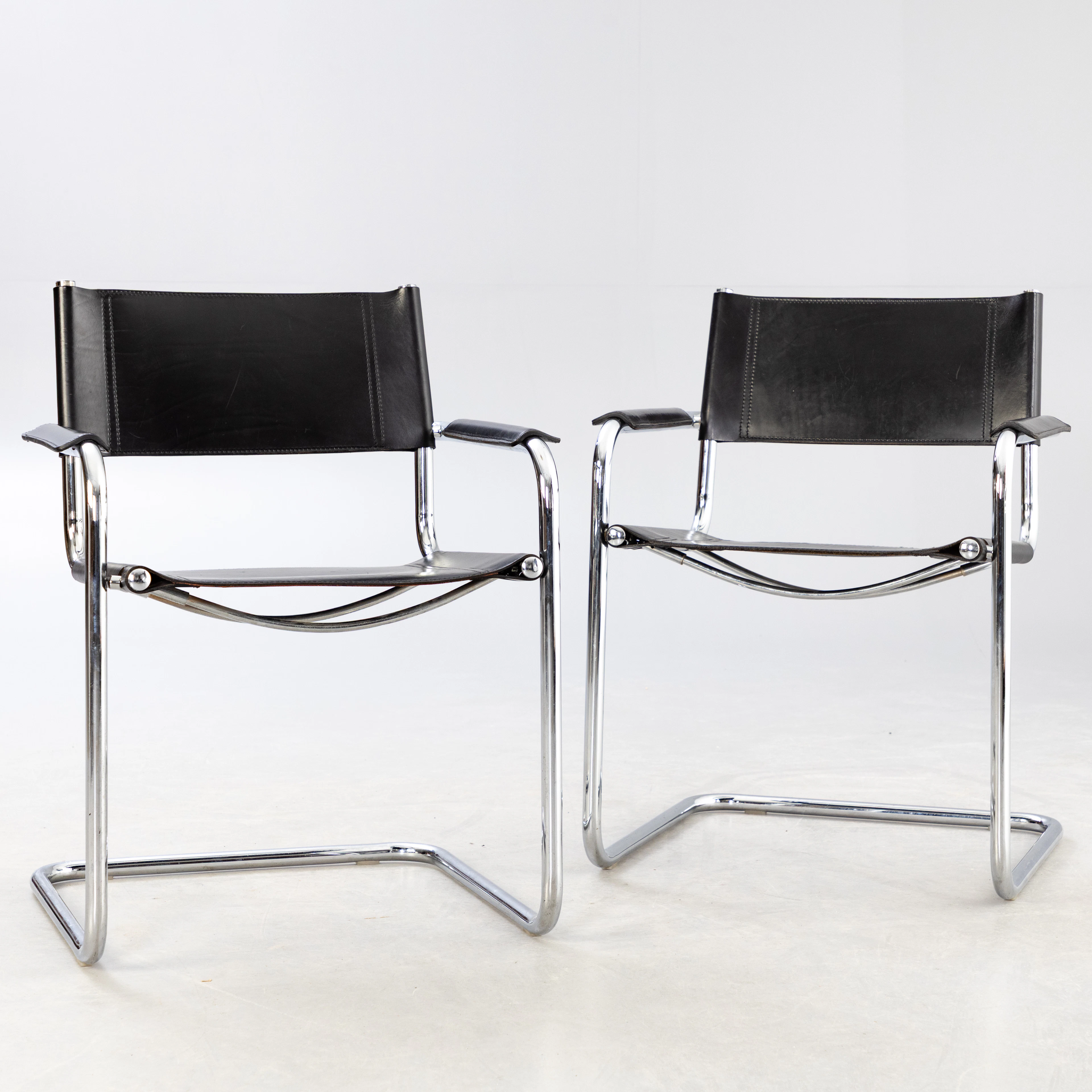 2 Freischwinger, Italien, Chrom, Leder, 1980er Jahre (2).