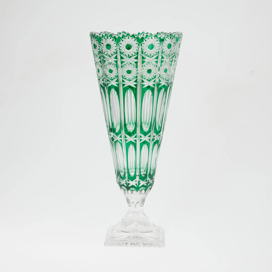 LAUSITZER. ZUGESCHRIEBEN. Kristallvase, 20. Jahrhundert, Deutschland.