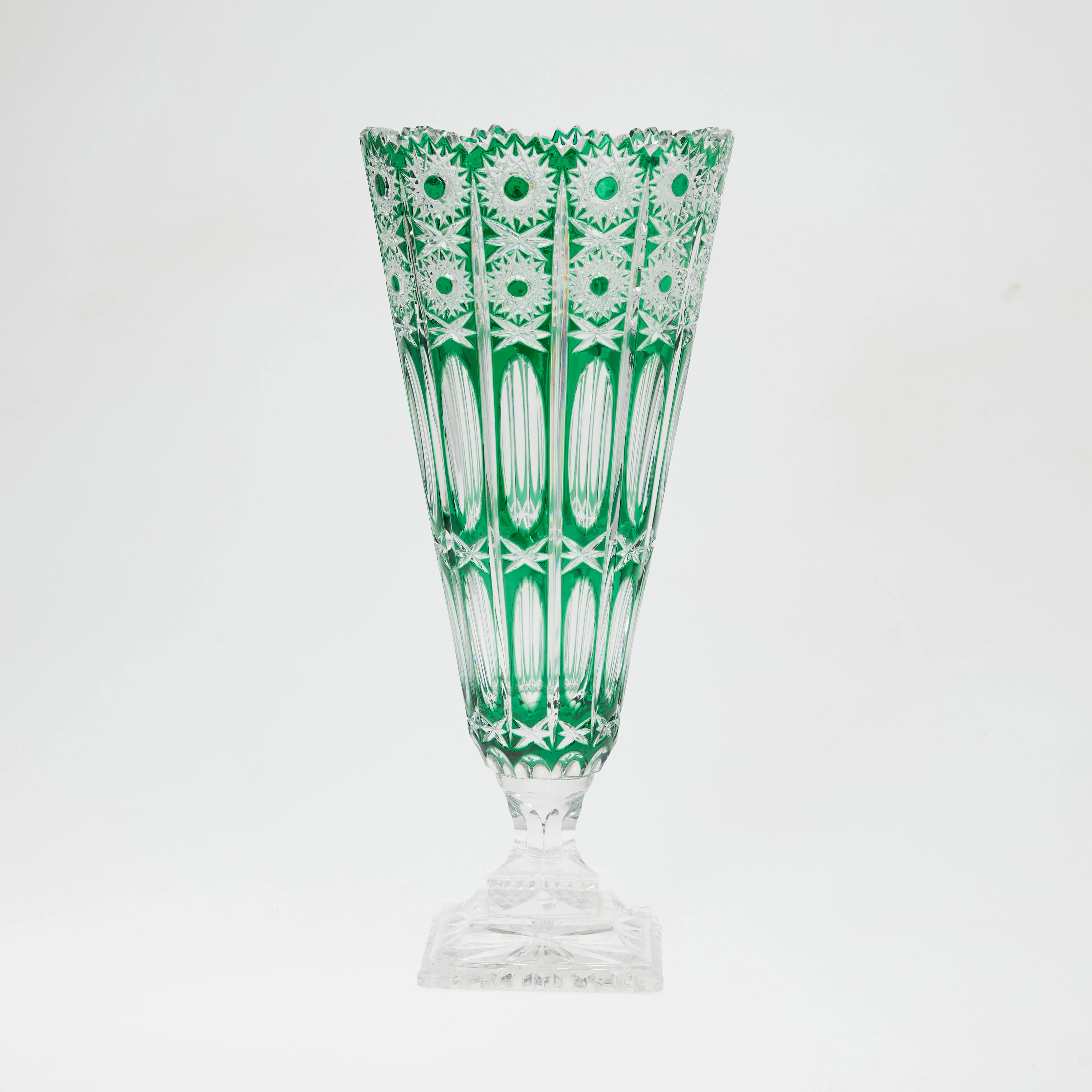 LAUSITZER. ZUGESCHRIEBEN. Kristallvase, 20. Jahrhundert, Deutschland.