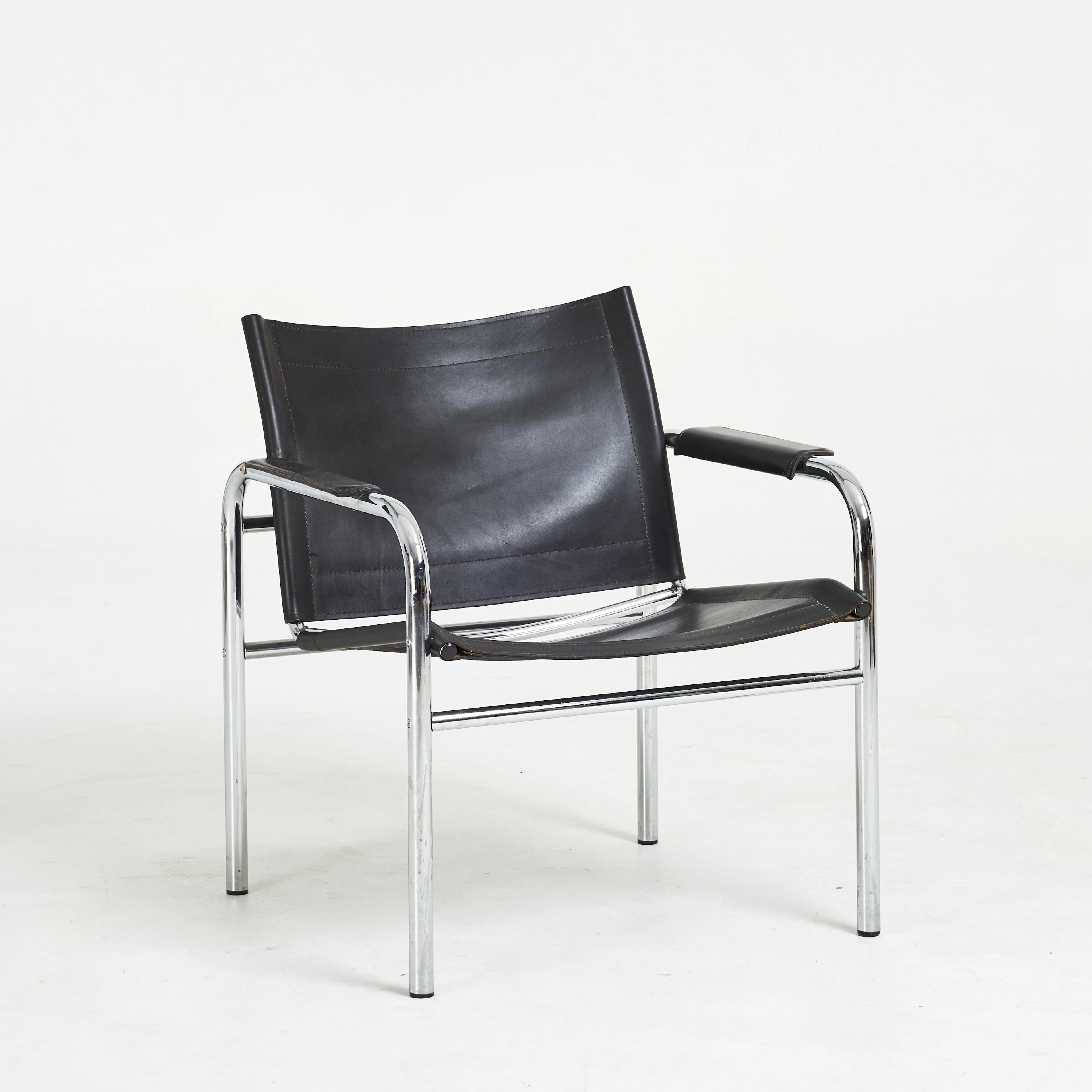 TORD BJÖRKLUND. Fåtölj, "Klinte", IKEA, sits och rygg i läder, kromad stomme.