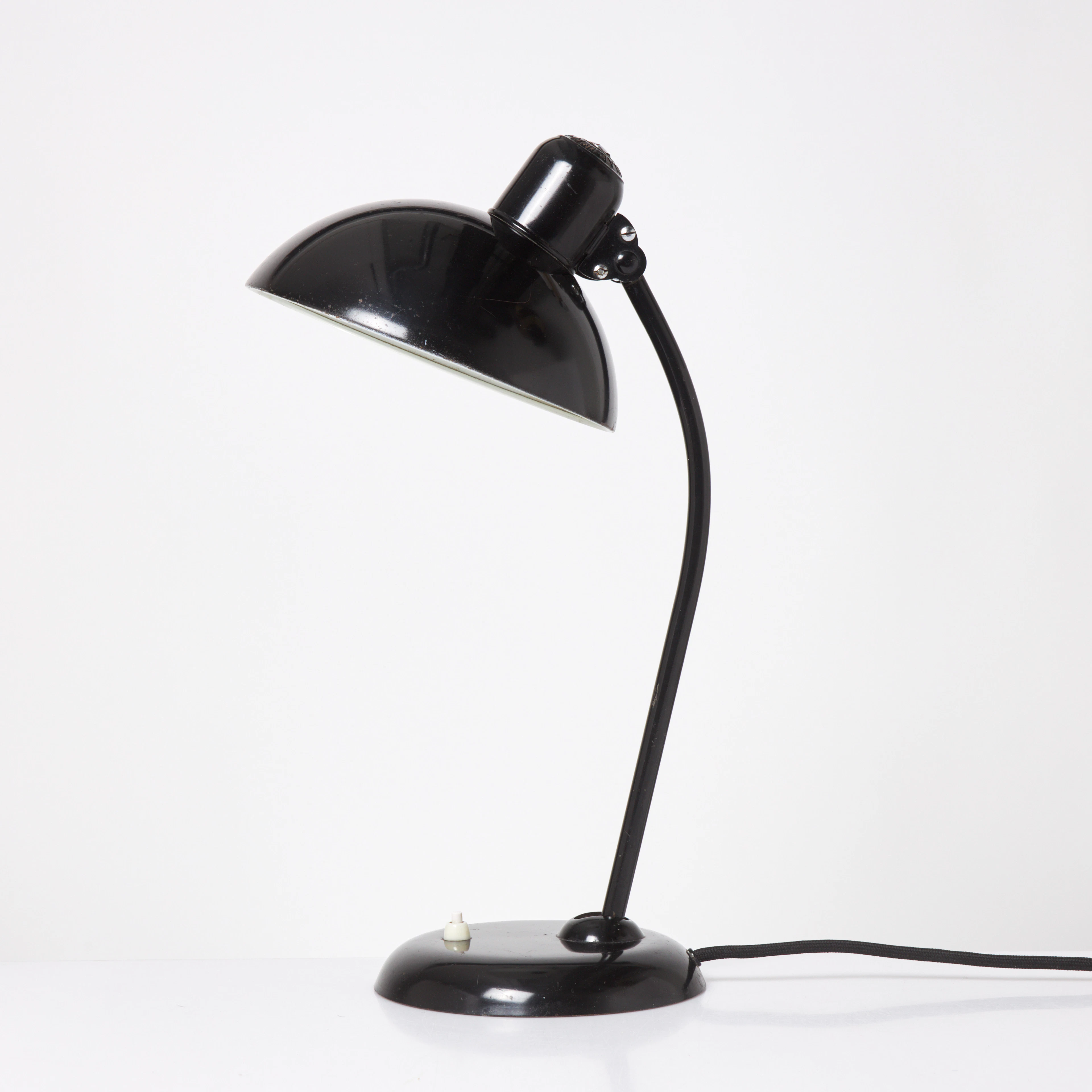 CHRISTIAN DELL. Bordslampa, modell 6551, lackerad metall, märkt, Kaiser Idell.