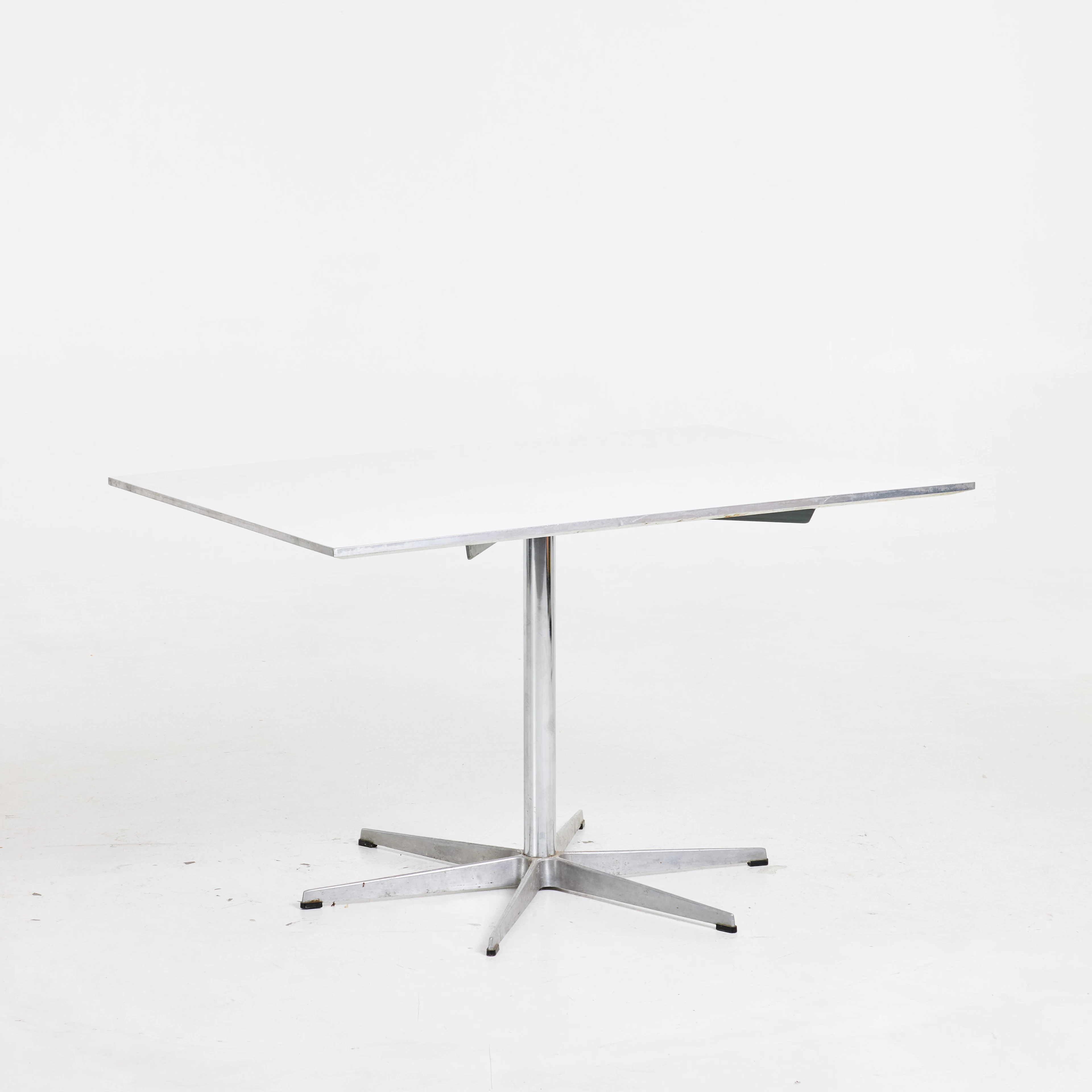 ARNE JACOBSSON, BRUNO MATHSSON & PIET HEIN. Bord, för Fritz Hansen