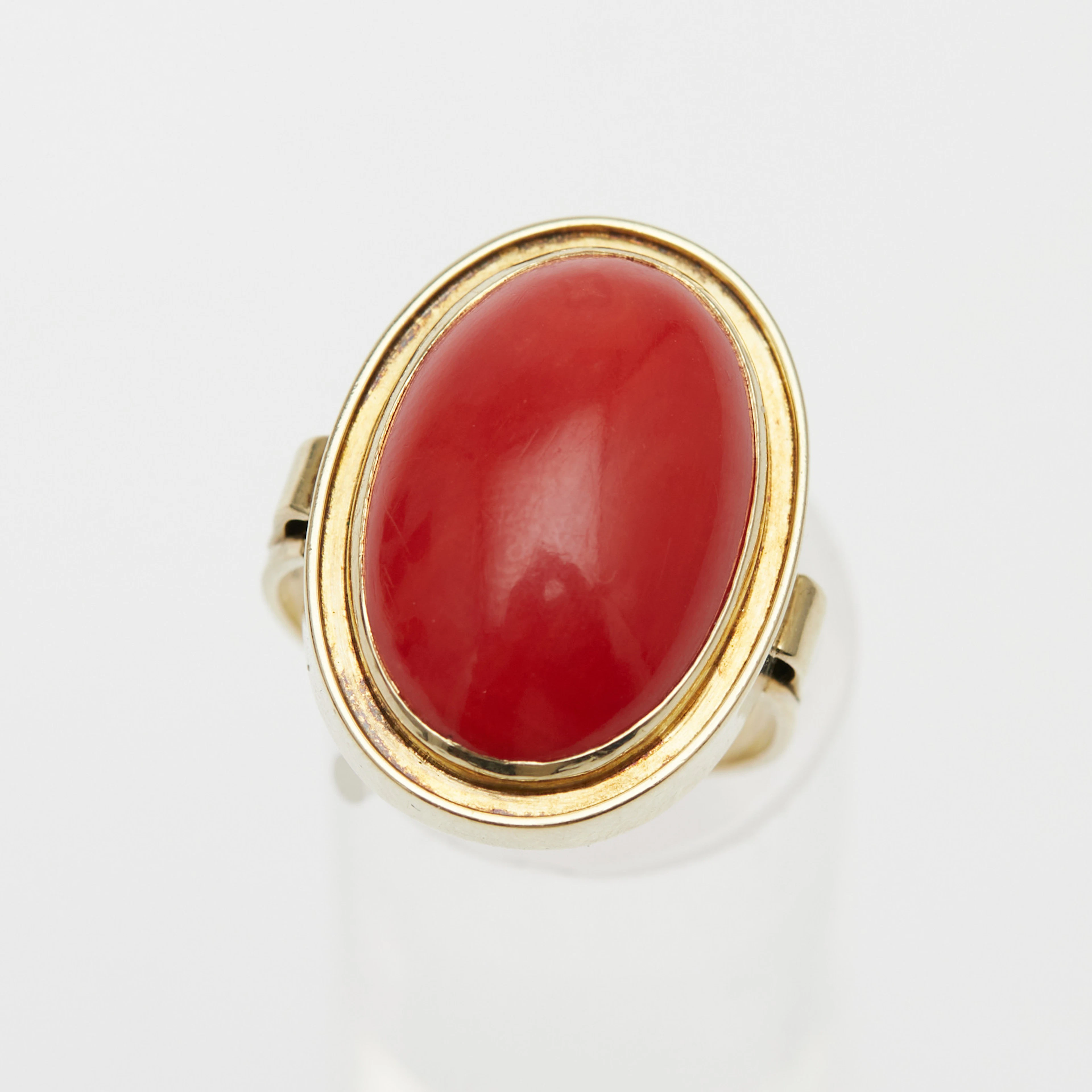 RING, 585er Gelbgold, Koralle.