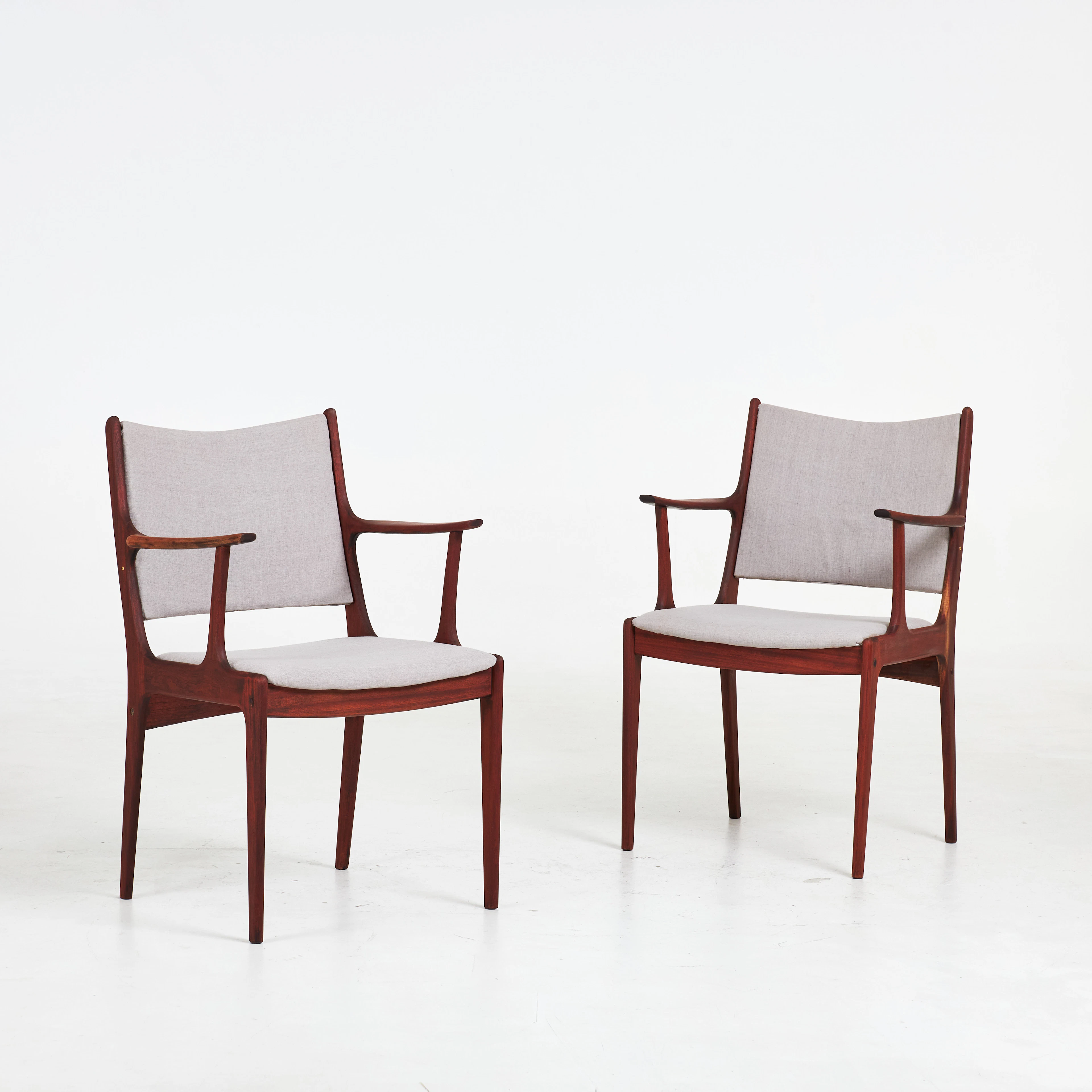 JOHANNES ANDERSEN. Karmstolar, 2 st, Uldum Mobelfabrik, Danmark, 1960-70-tal