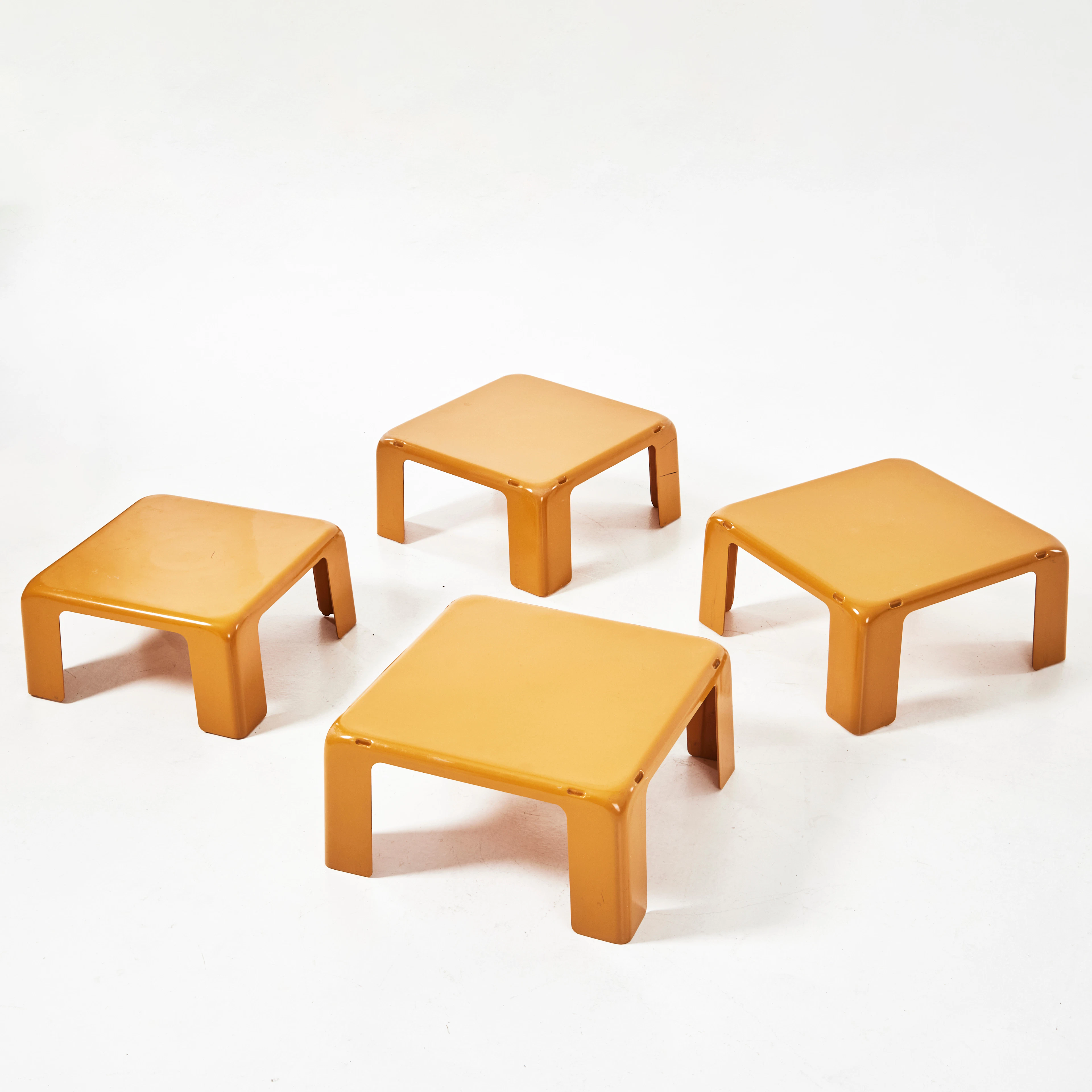 MARIO BELLINI. Bord, 4 delar, stapelbara, C&B, Italien.