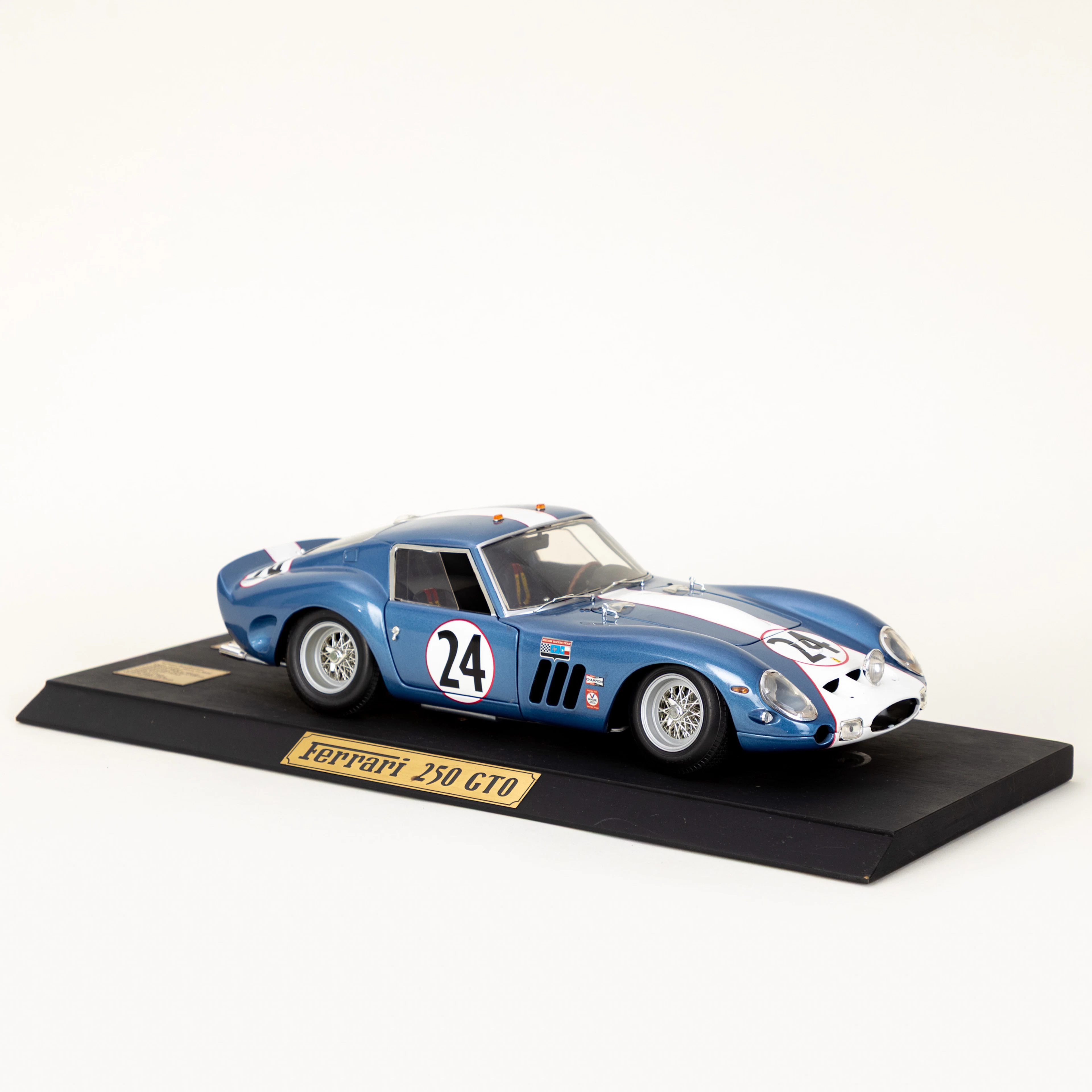 Revell 1/12, Ferrari 250 GTO #24 in blau.