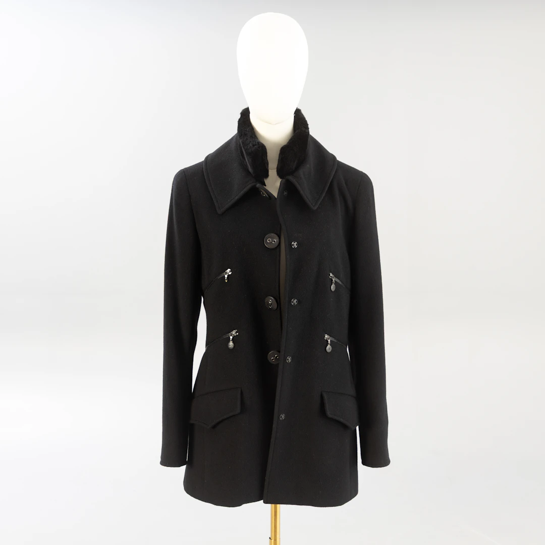 CHANEL. Jacke mit abnehmbarem Kaninchenkragen, Pre-Fall 2002, FR 40.