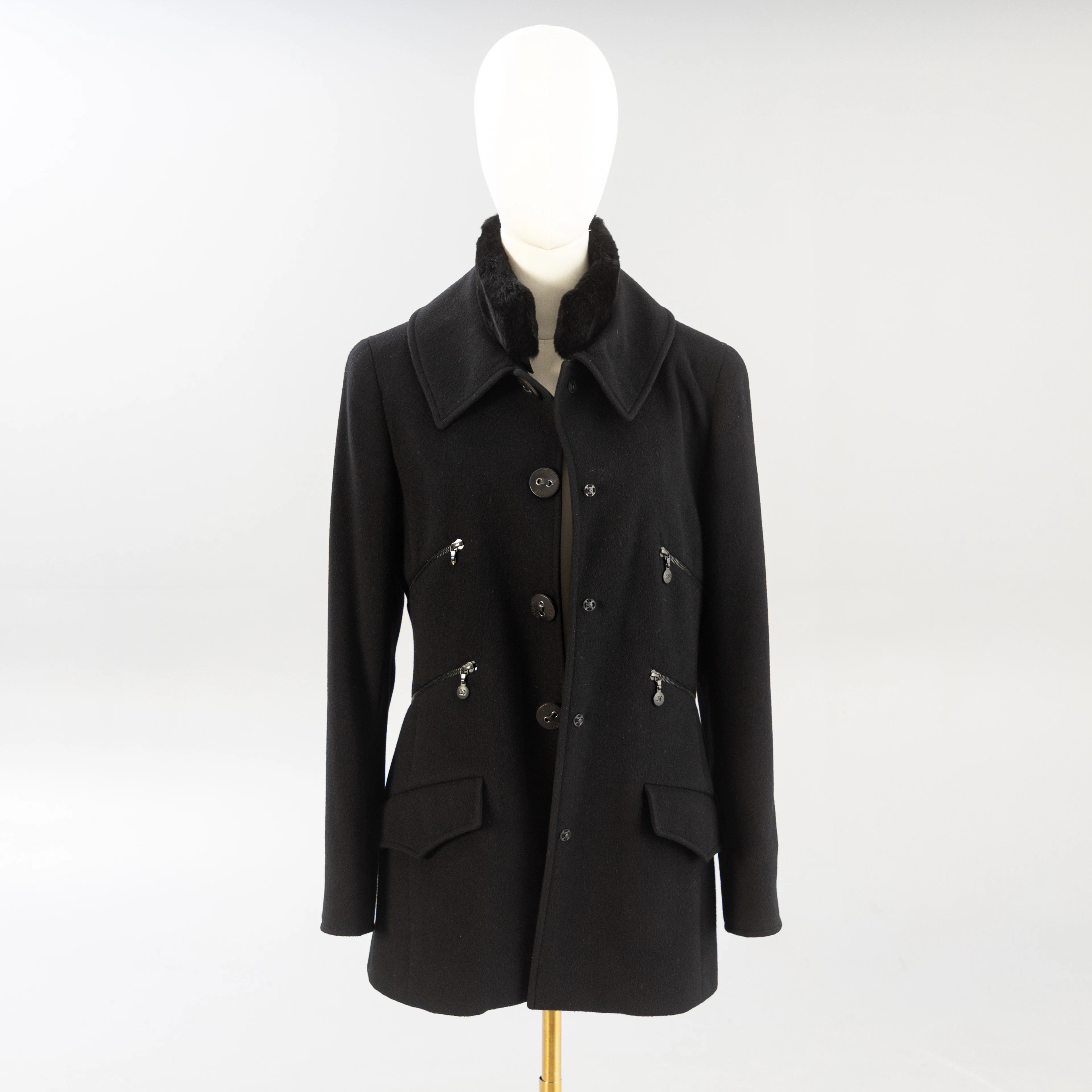 CHANEL. Jacke mit abnehmbarem Kaninchenkragen, Pre-Fall 2002, FR 40.