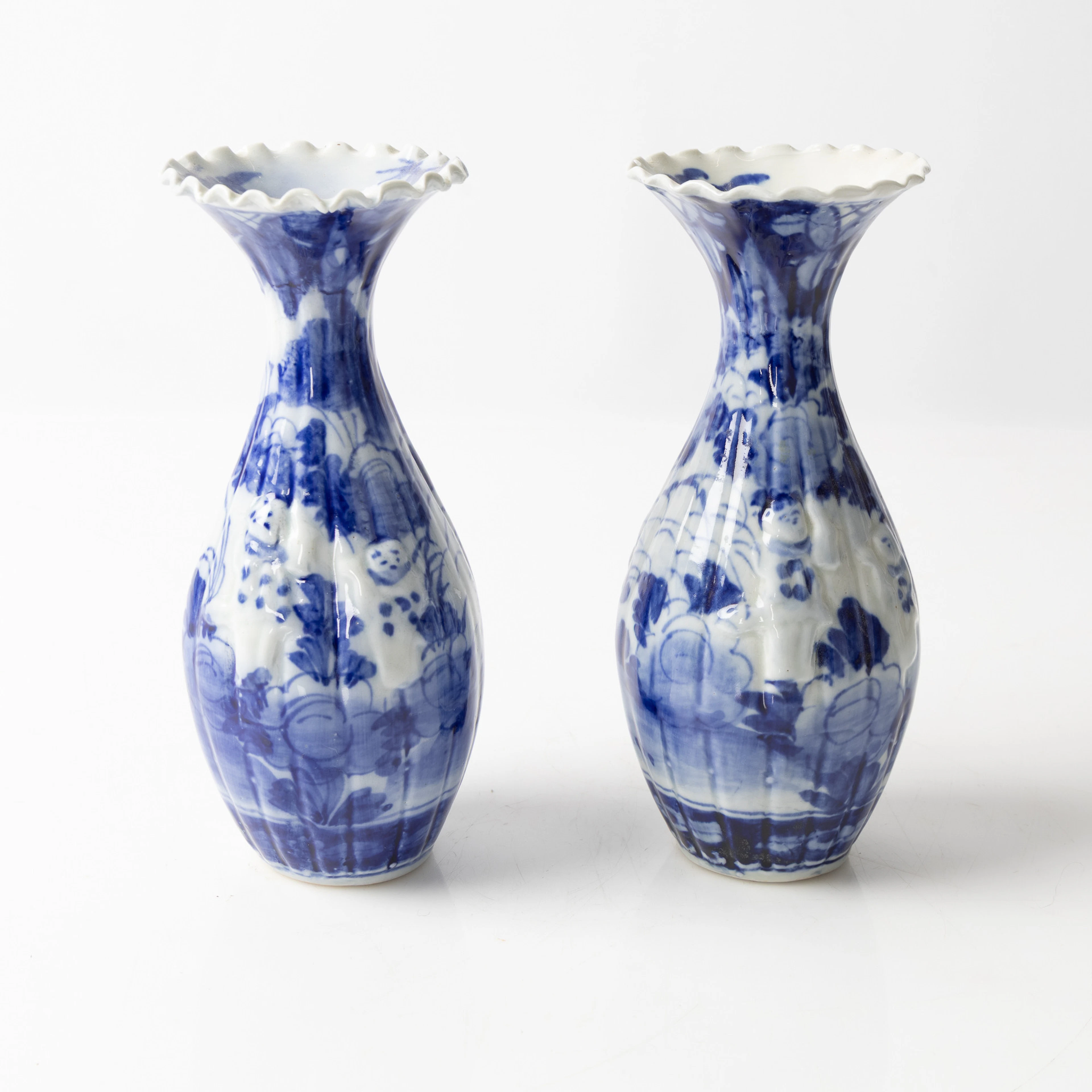 VASER, 1 par, Japan, omkring år 1900, porslin.