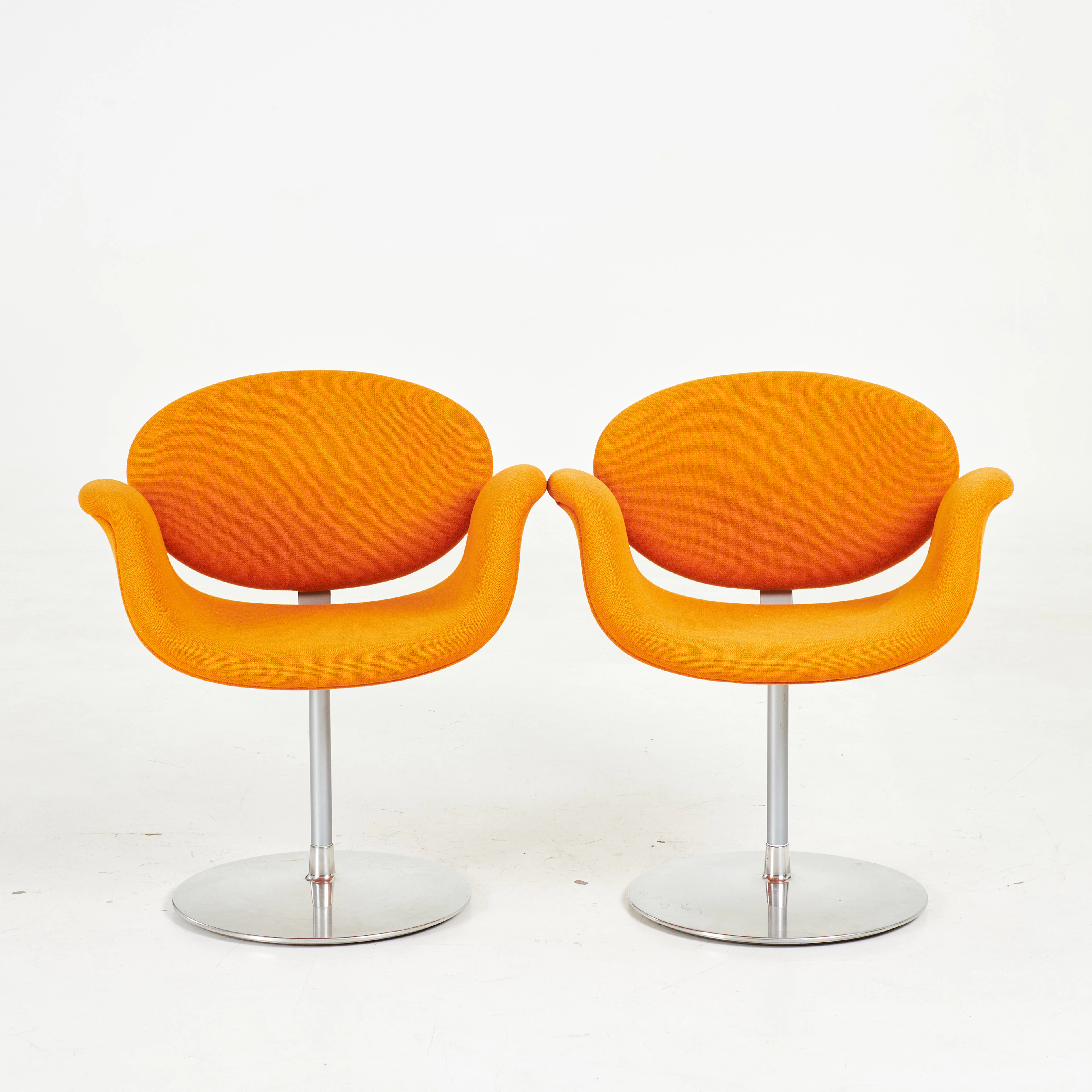 PIERRE PAULIN. Karmstolar, 1 par, "Tulip", för Artifort, klädda i