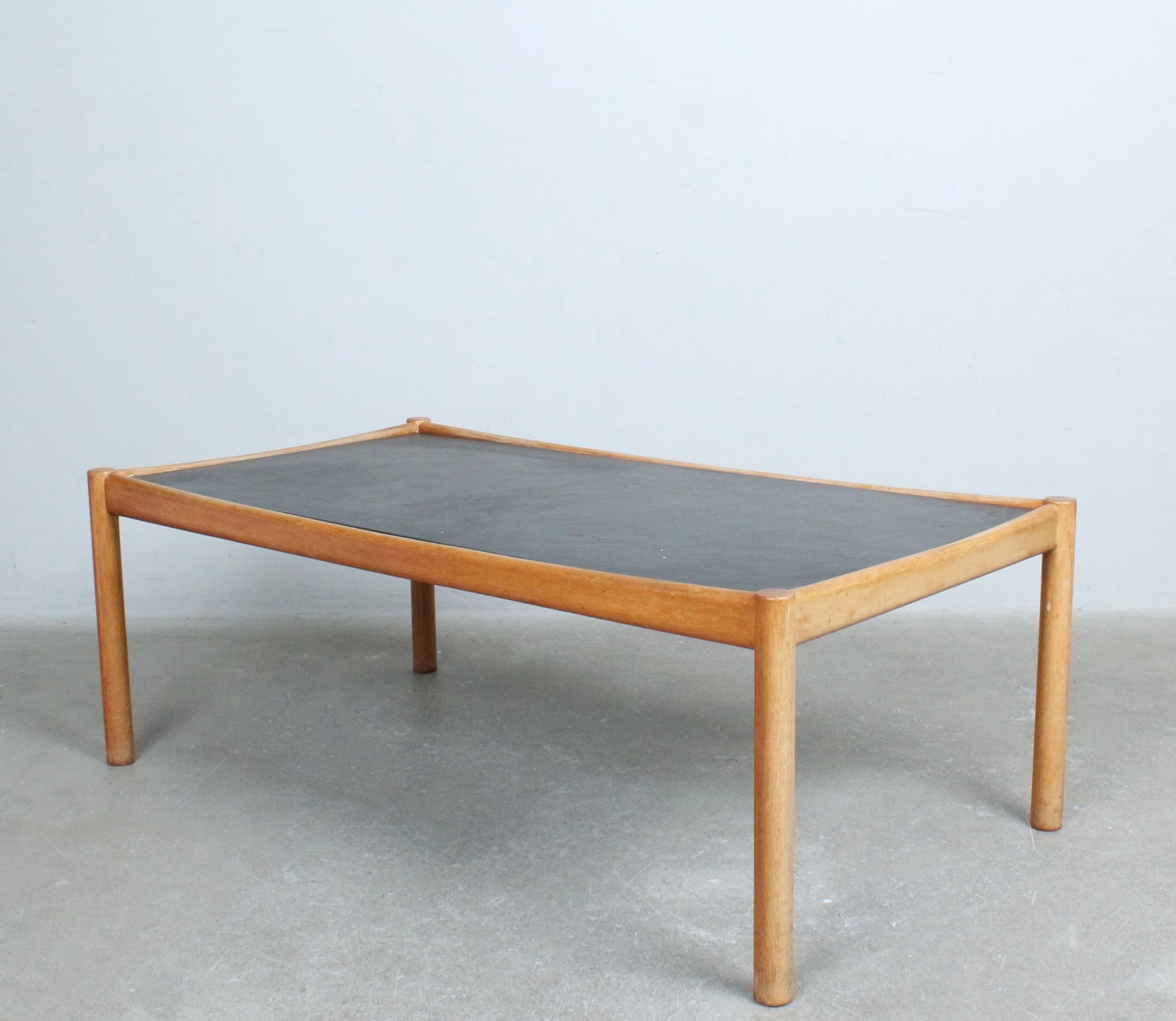 ERIC MERTHEN. IM STIL VON. Coffee Table / Couchtisch, Eiche, Schiefer.