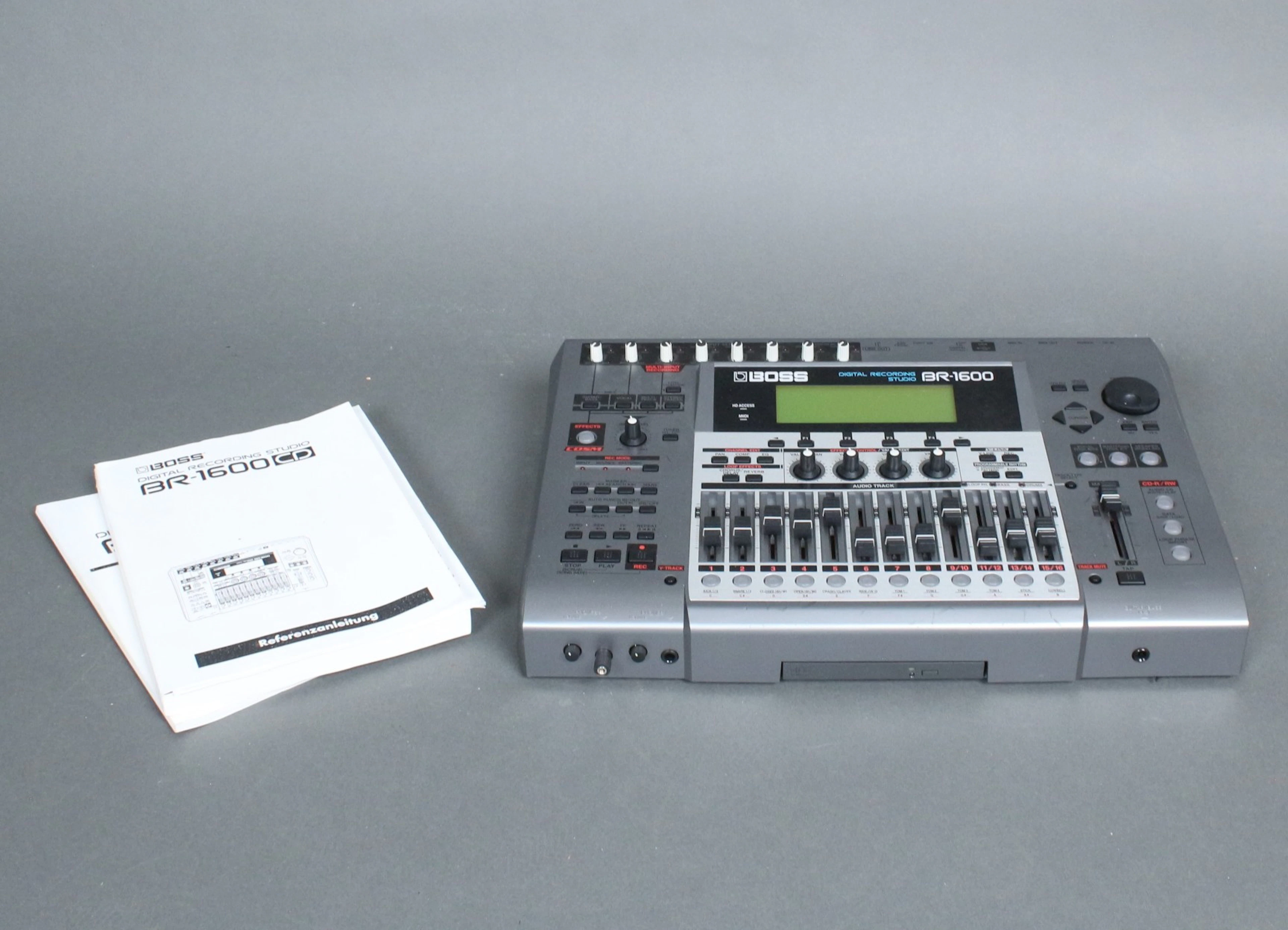 BOSS. BR-1600CD Digital Recording Studio und Zubehör.