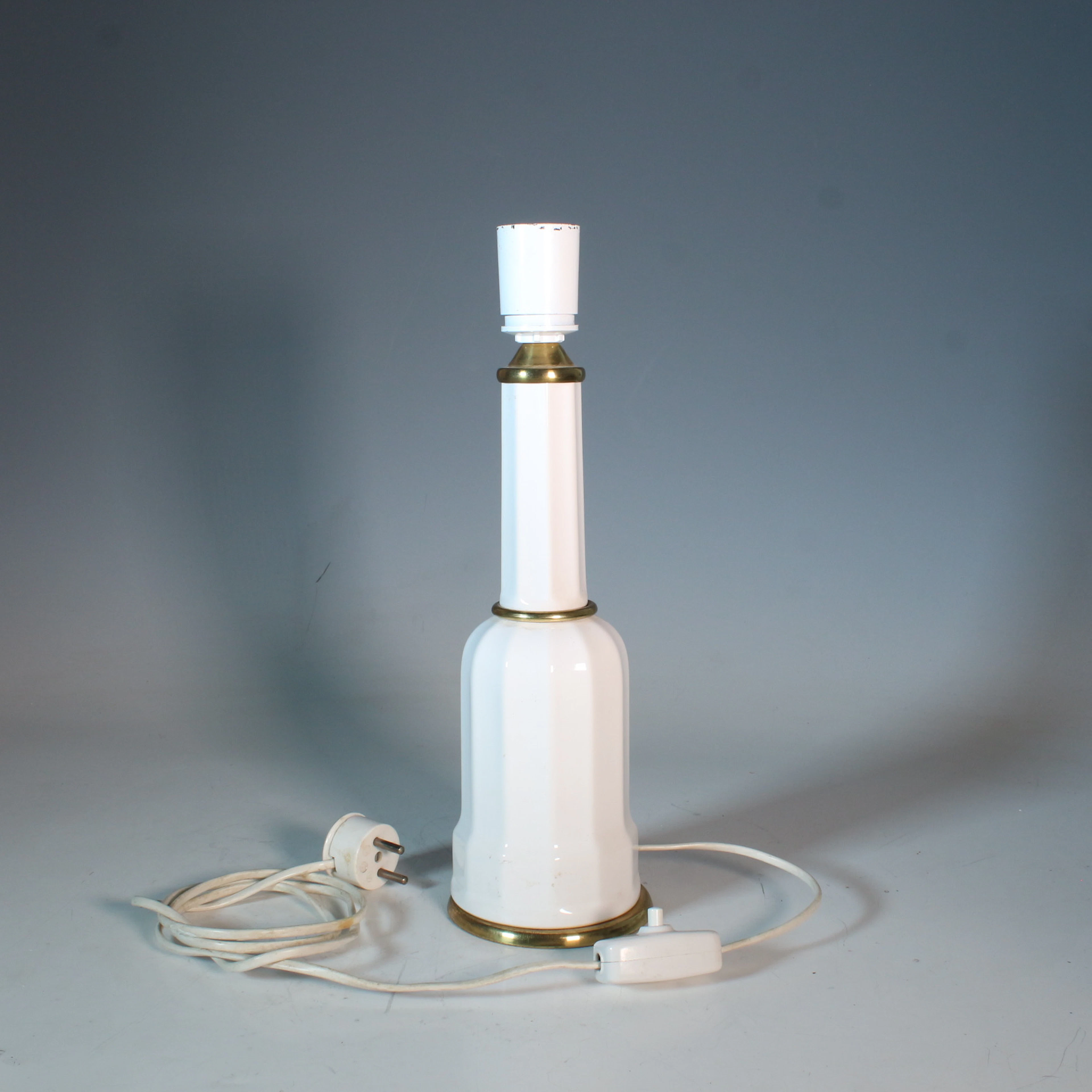 SÖHOLM DÄNEMARK. Tischlampe aus Keramik und Messing.