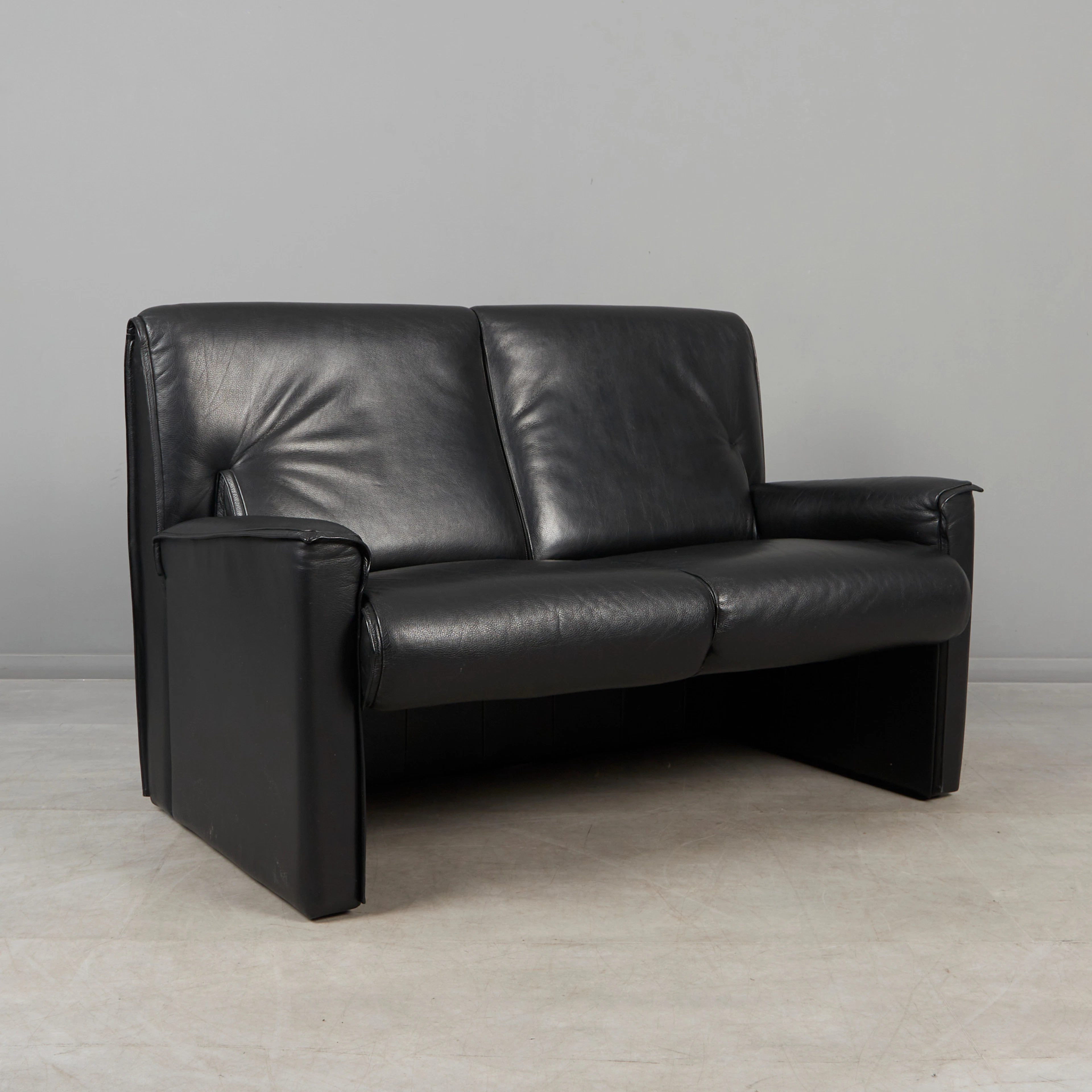 BUSNELLI. Zweisitzer / Sofa, Leder, 1970er Jahre, Italien.