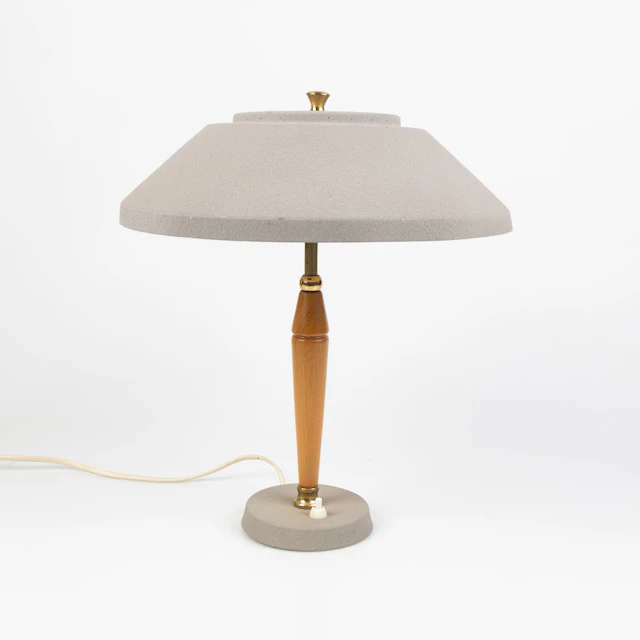 BORDSLAMPA, 1940-tal, stomme i metall och lackerad alm.