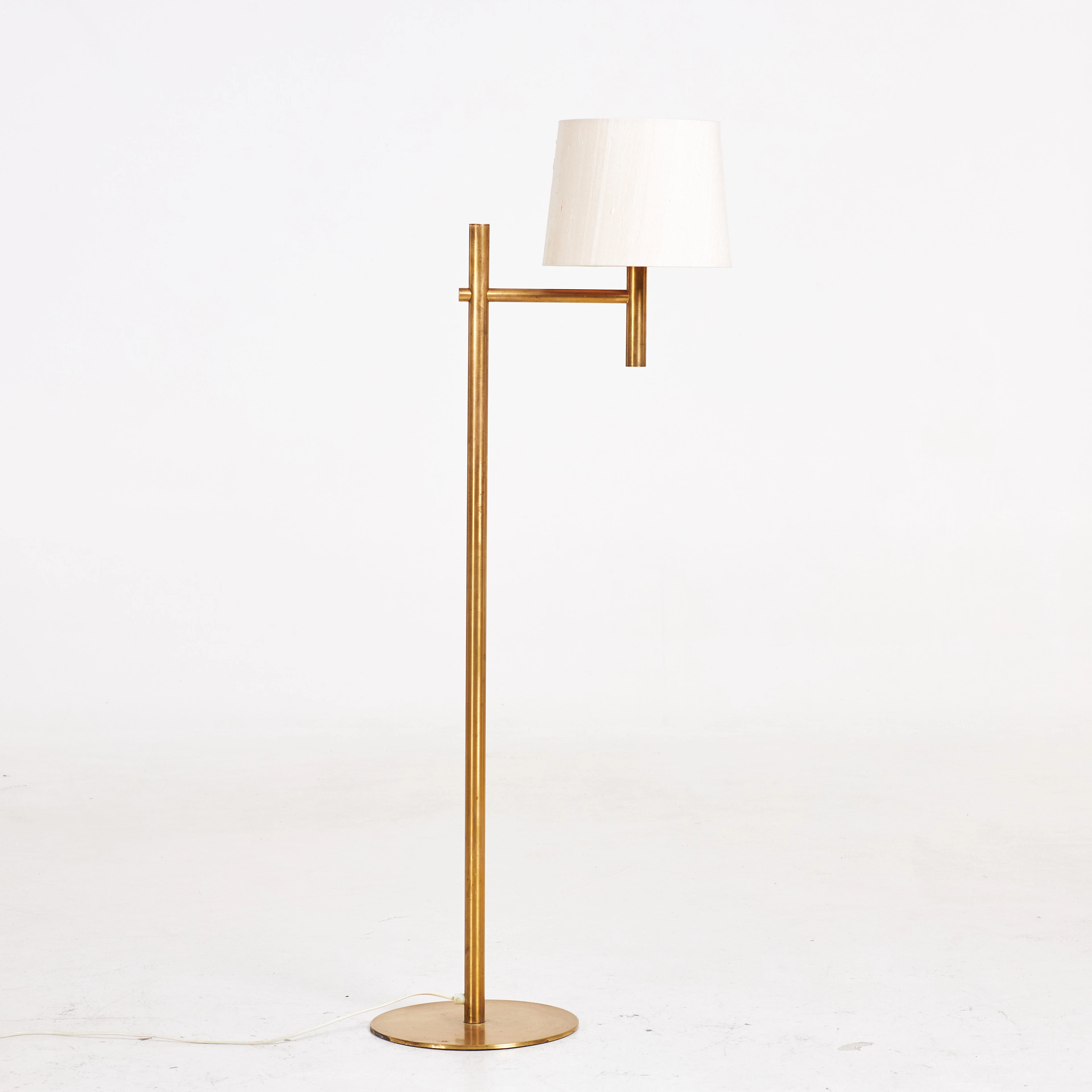 GOLVLAMPA, borstad mässing, modell "2305-27", Luxus, 1900-talets andra hälft.