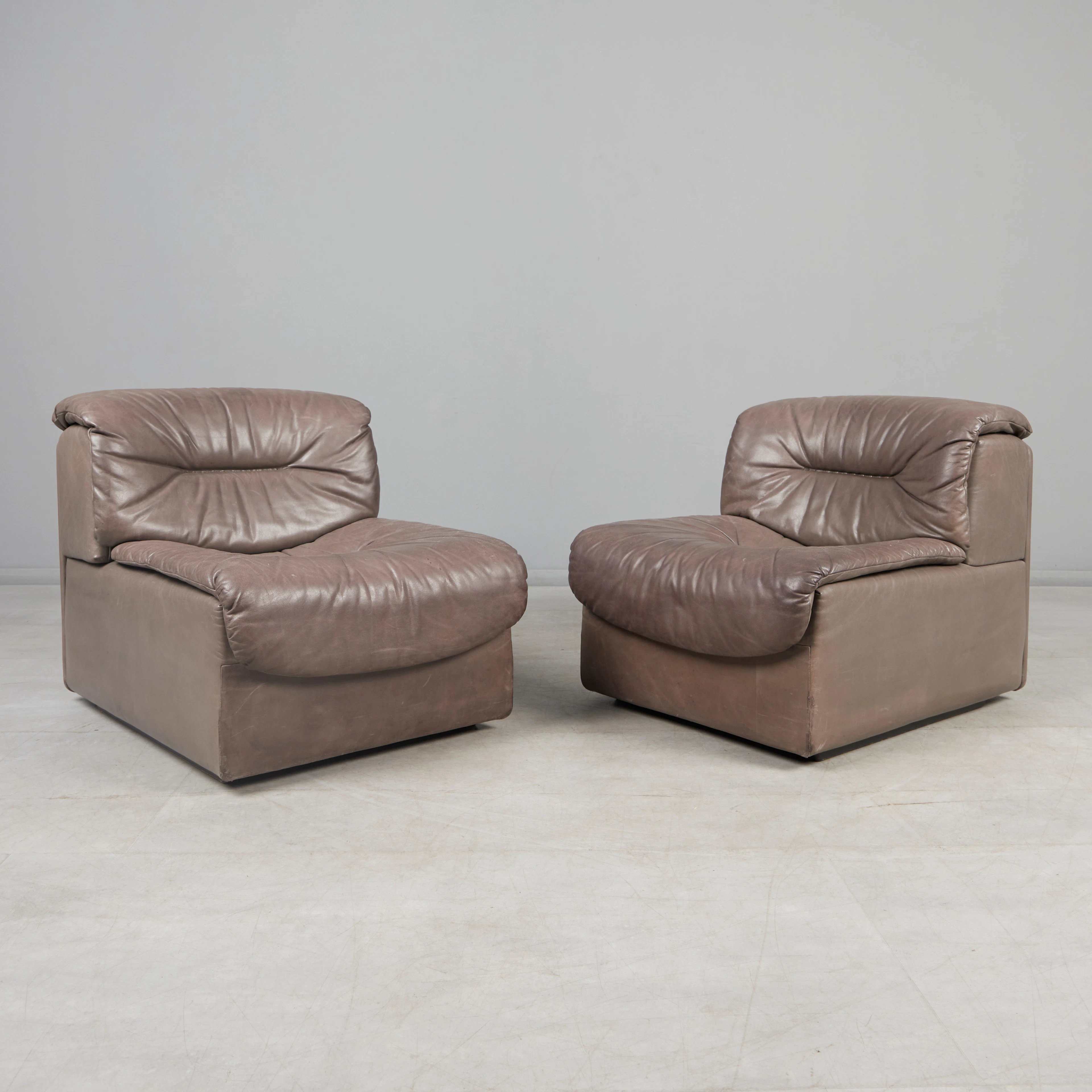 DE SEDE, Paar Sessel / Modulsofa, Modell 'DS 14', Holz, Leder, 1970er