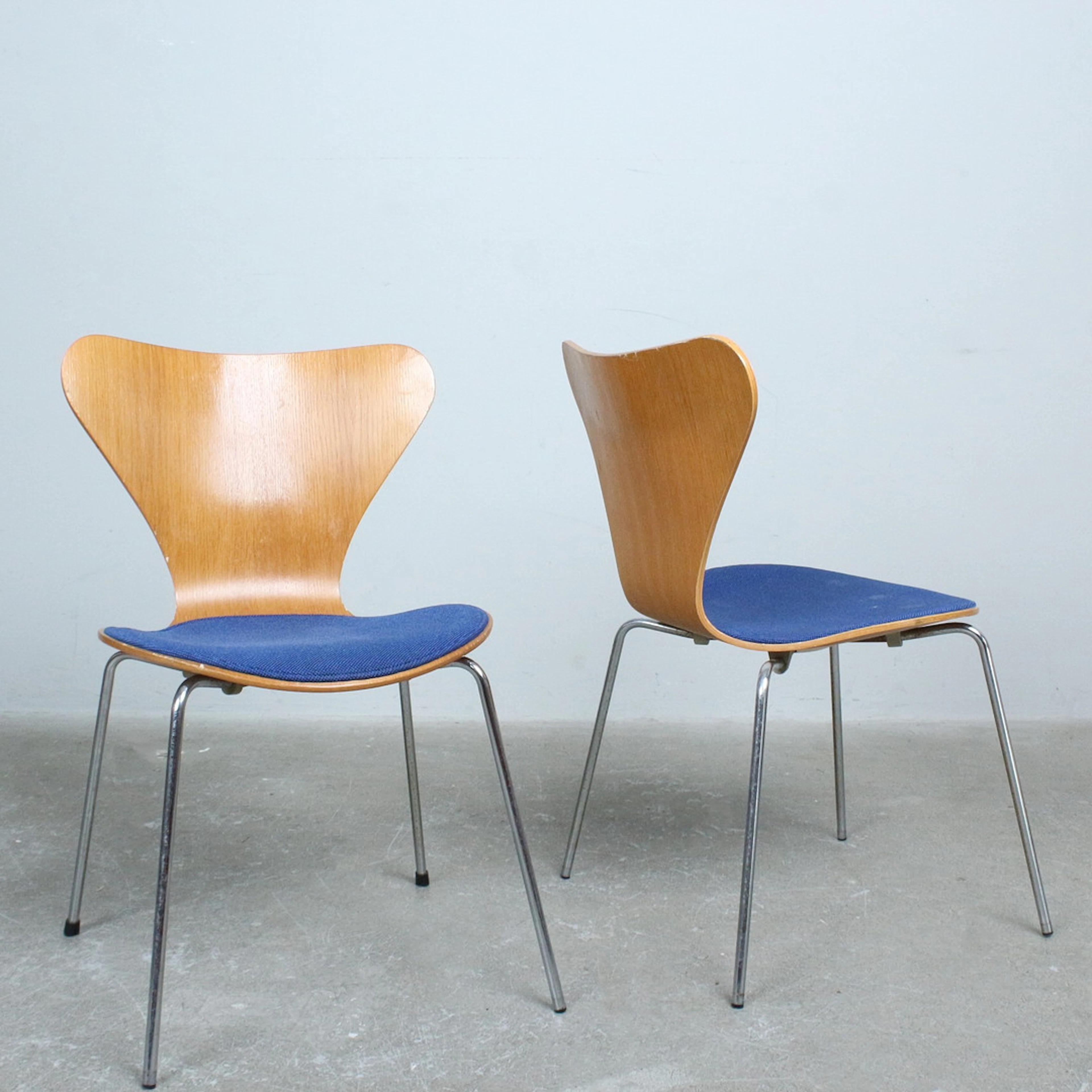 ARNE JACOBSEN. für Fritz Hansen. Paar Stühle, Modell '3107', Buche