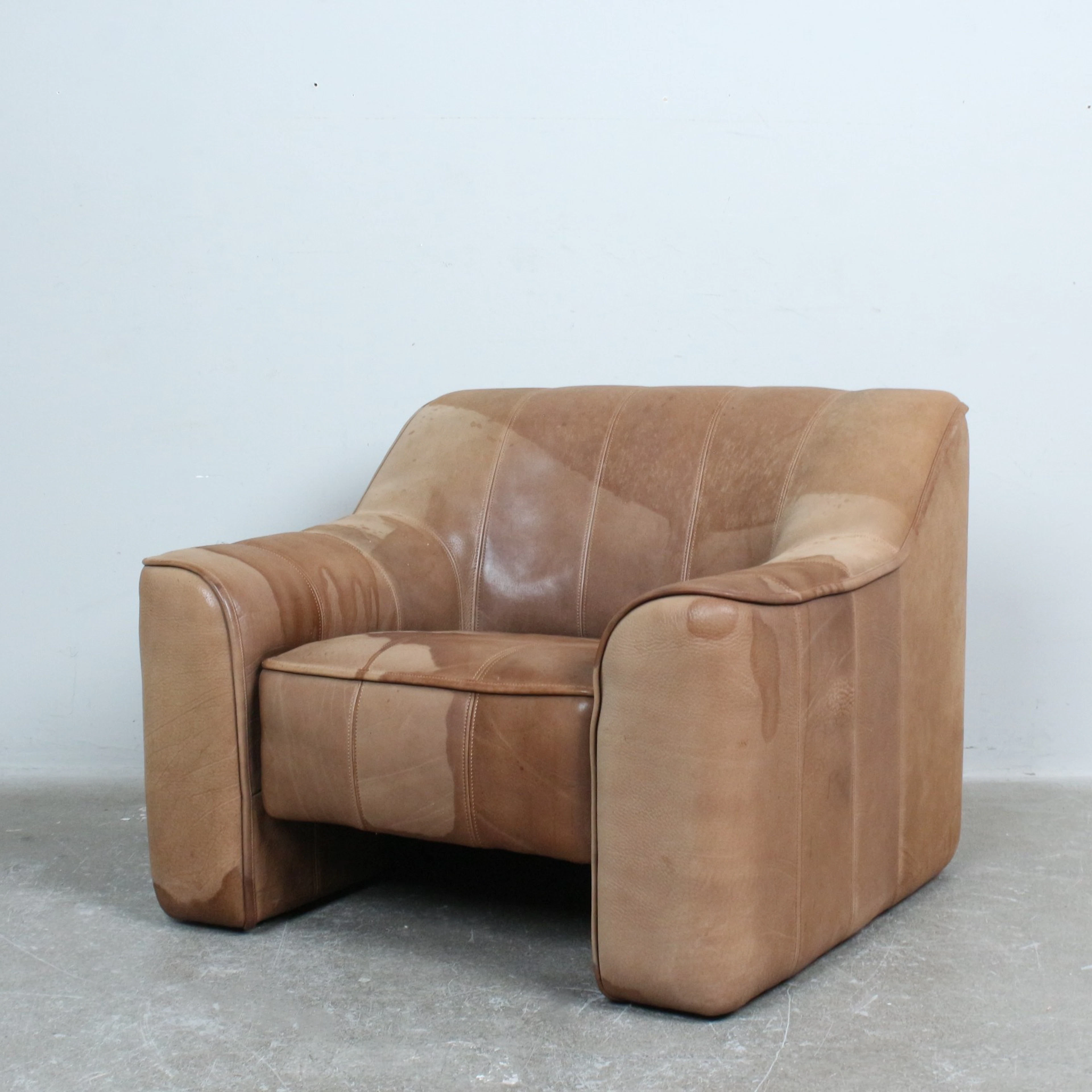 DE SEDE. Sessel / Lounge Chair, Modell 'DS 44', Büffelleder, Schweiz