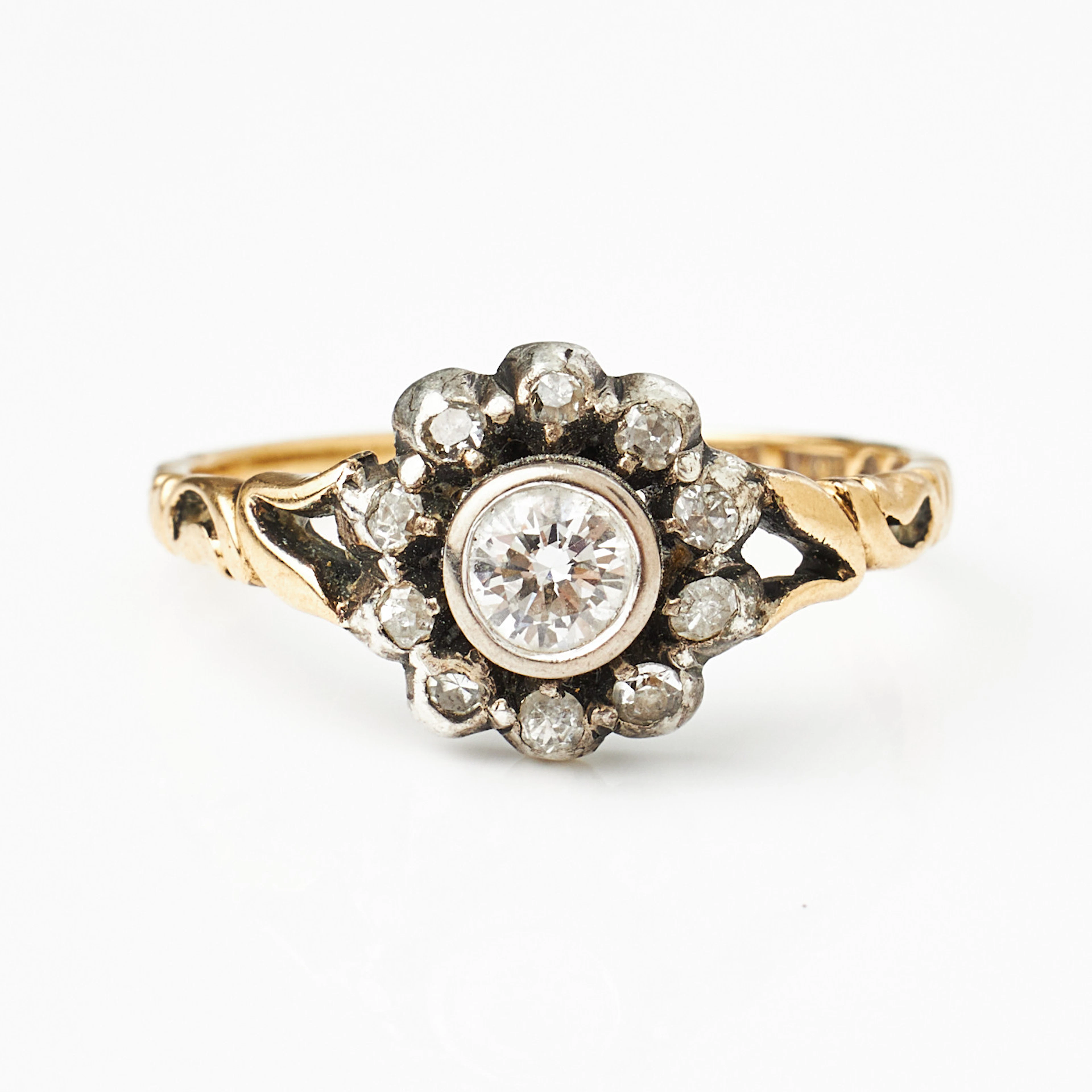 RING, 18 k guld, briljant ca 0,20 ct., krans av 10 små åttkantslipade