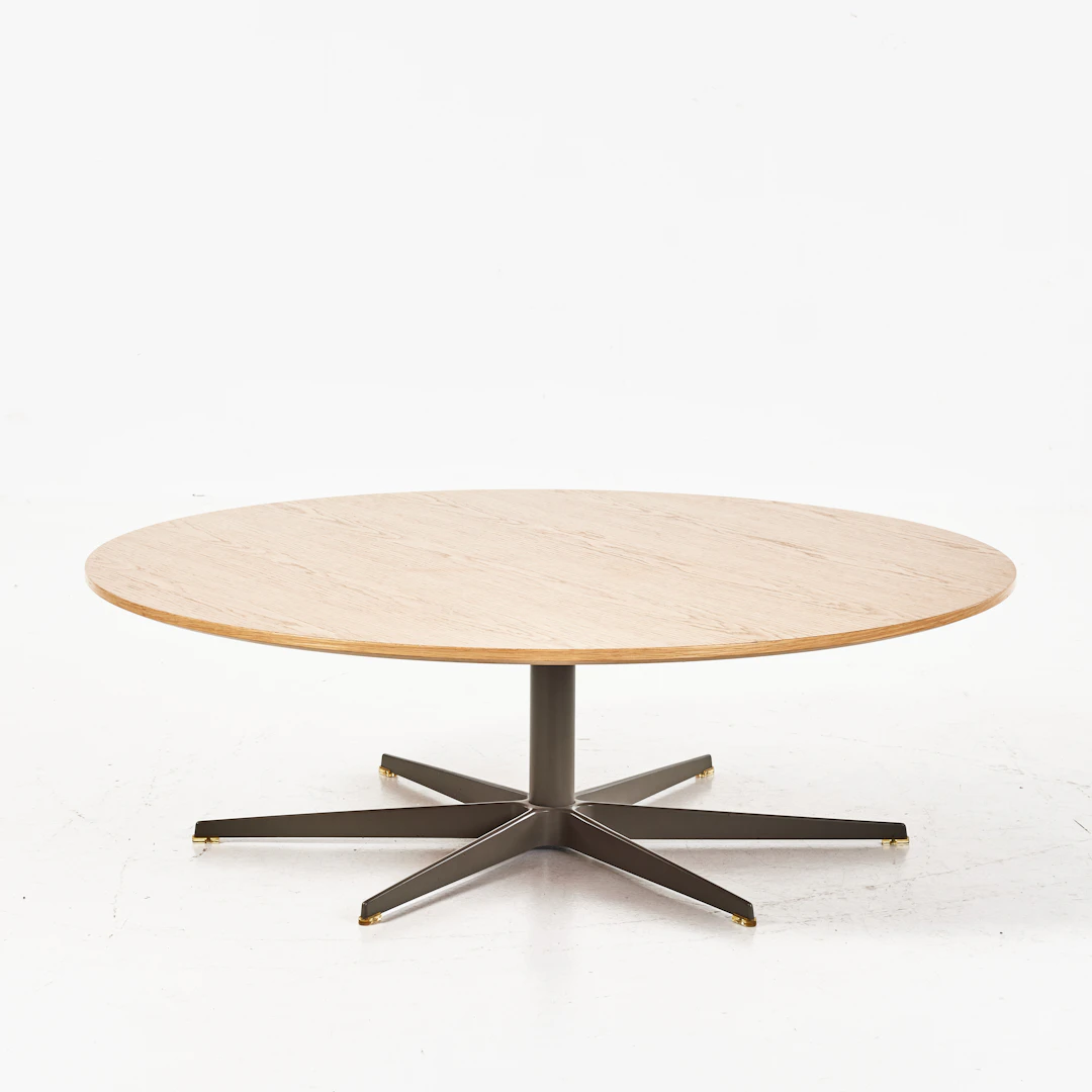 ARNE JACOBSEN. Soffbord, Republic of Fritz Hansen, Danmark.