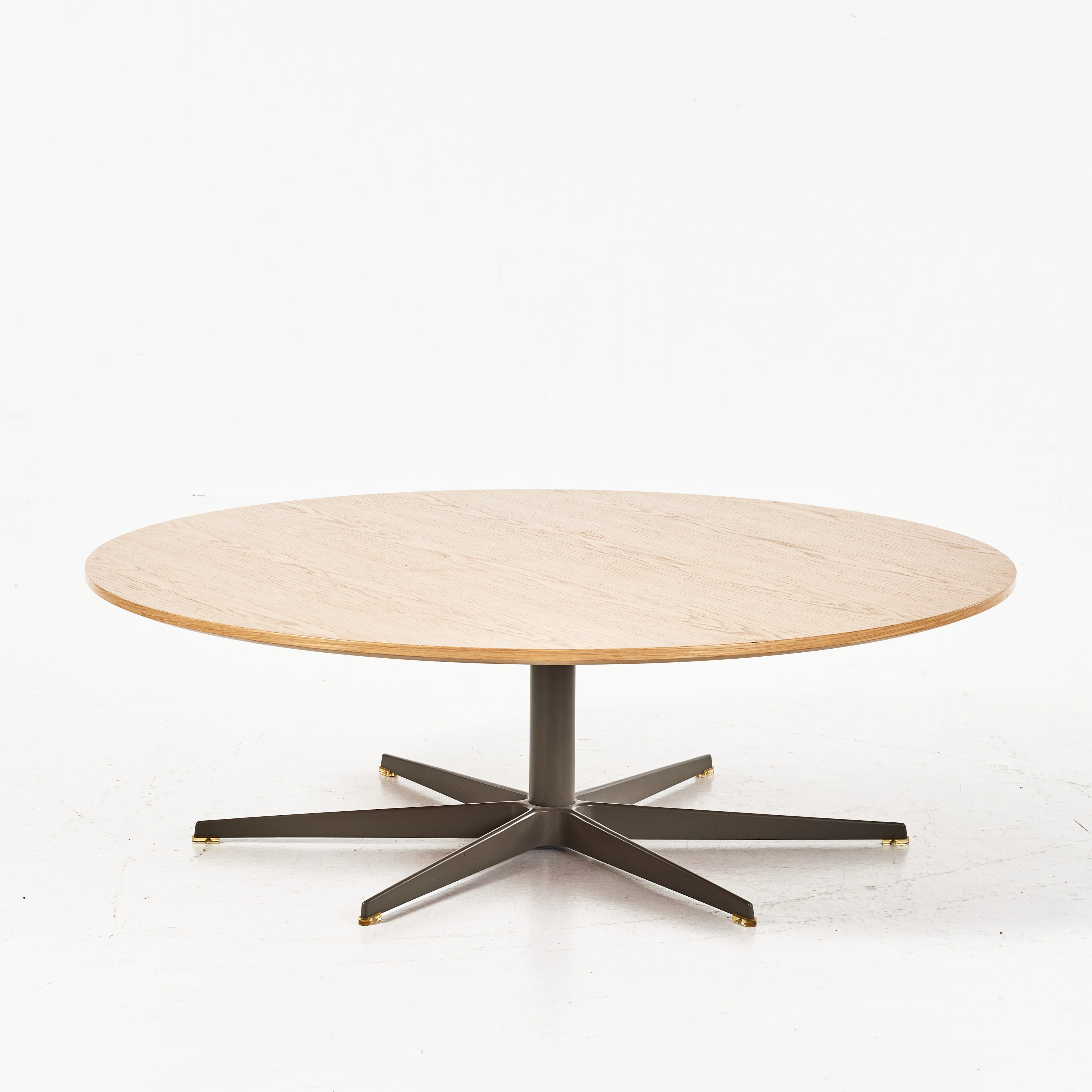 ARNE JACOBSEN. Soffbord, Republic of Fritz Hansen, Danmark.