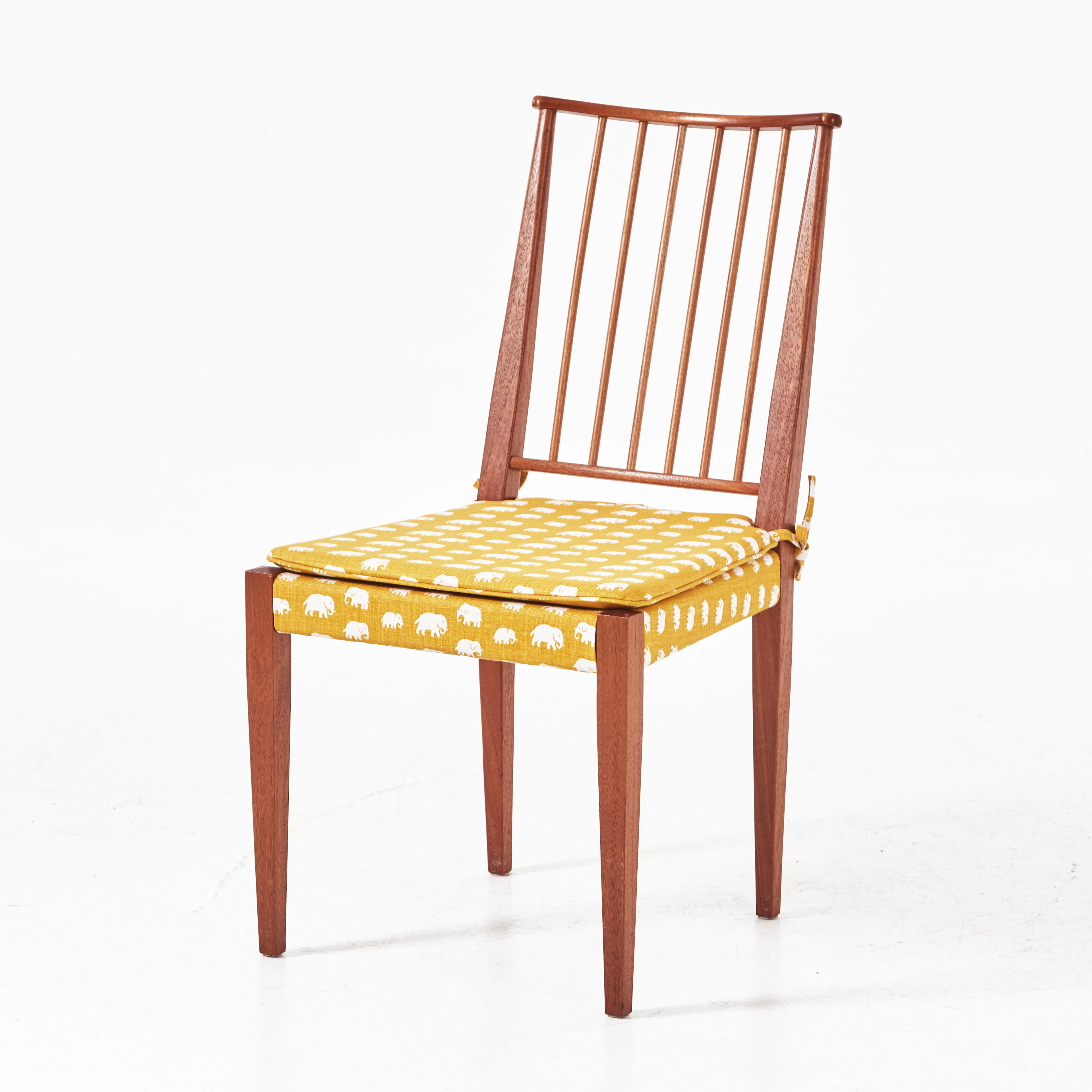Stol, Firma Svenskt Tenn, modellnummer 970, stomme i mahogny, klädsel
