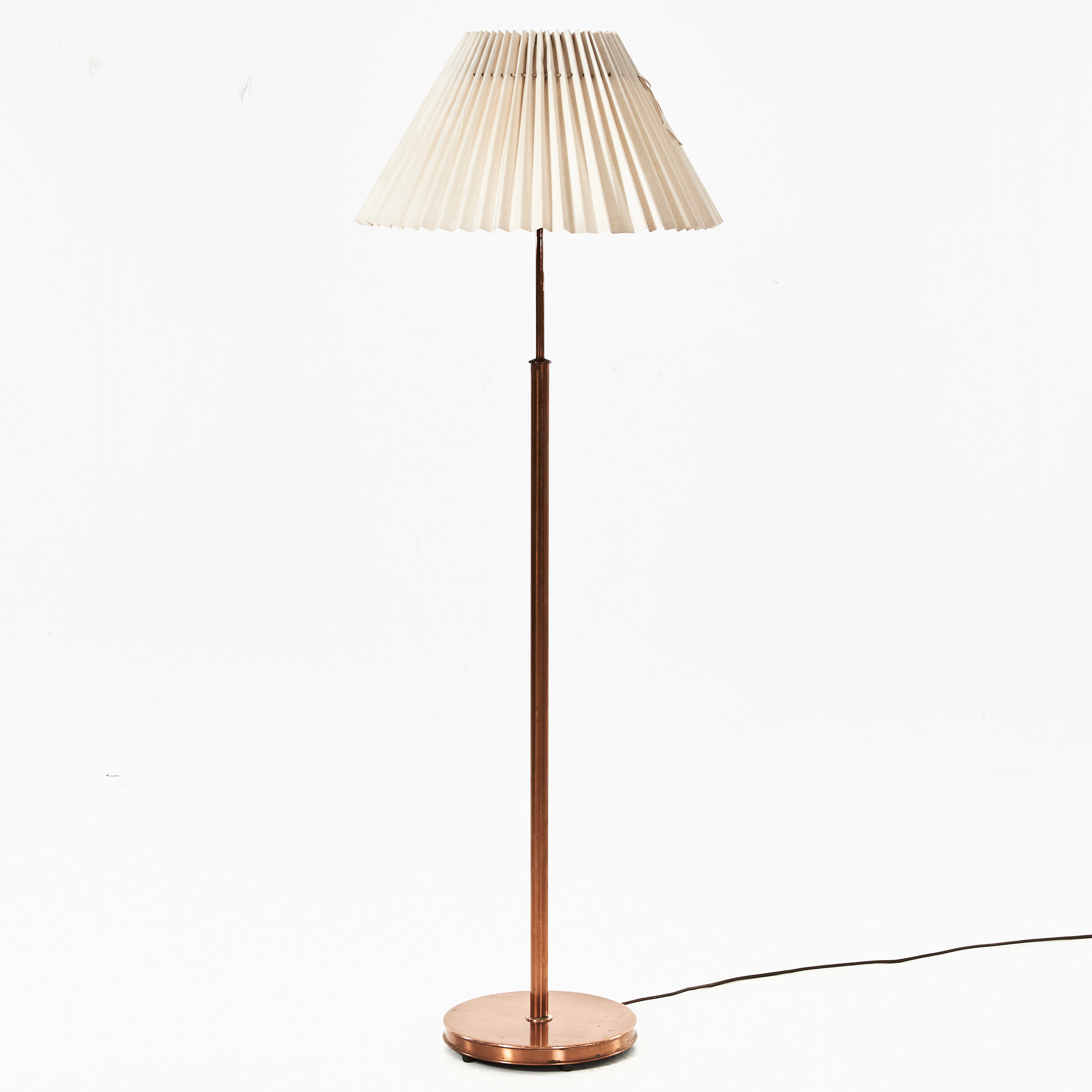 JOSEF FRANK. Golvlampa modell 2148 för Firma Svenskt Tenn.
