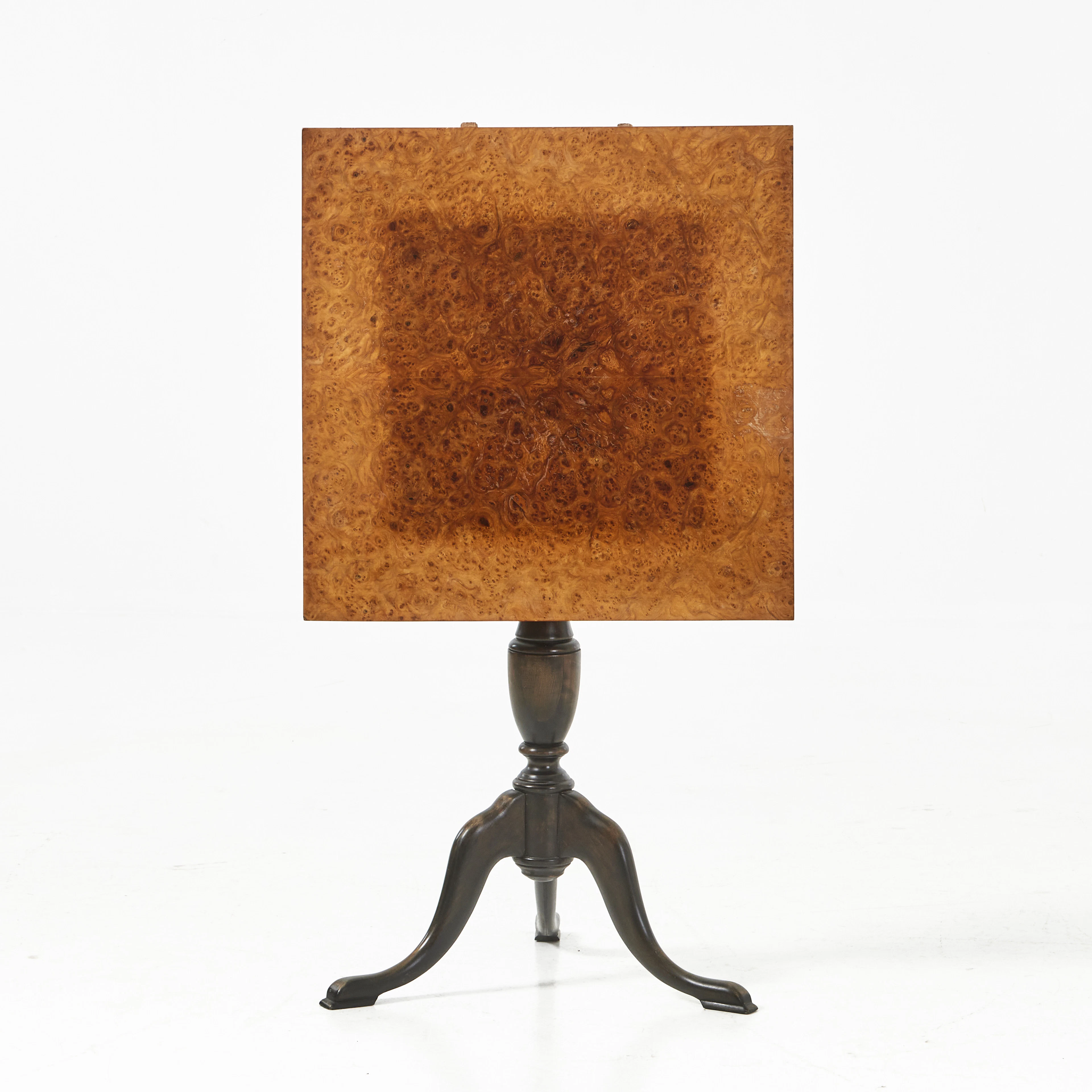 FÄLLBORD, 1800-tal, skiva fanerad med alrot, brunbetsad pelarfot.