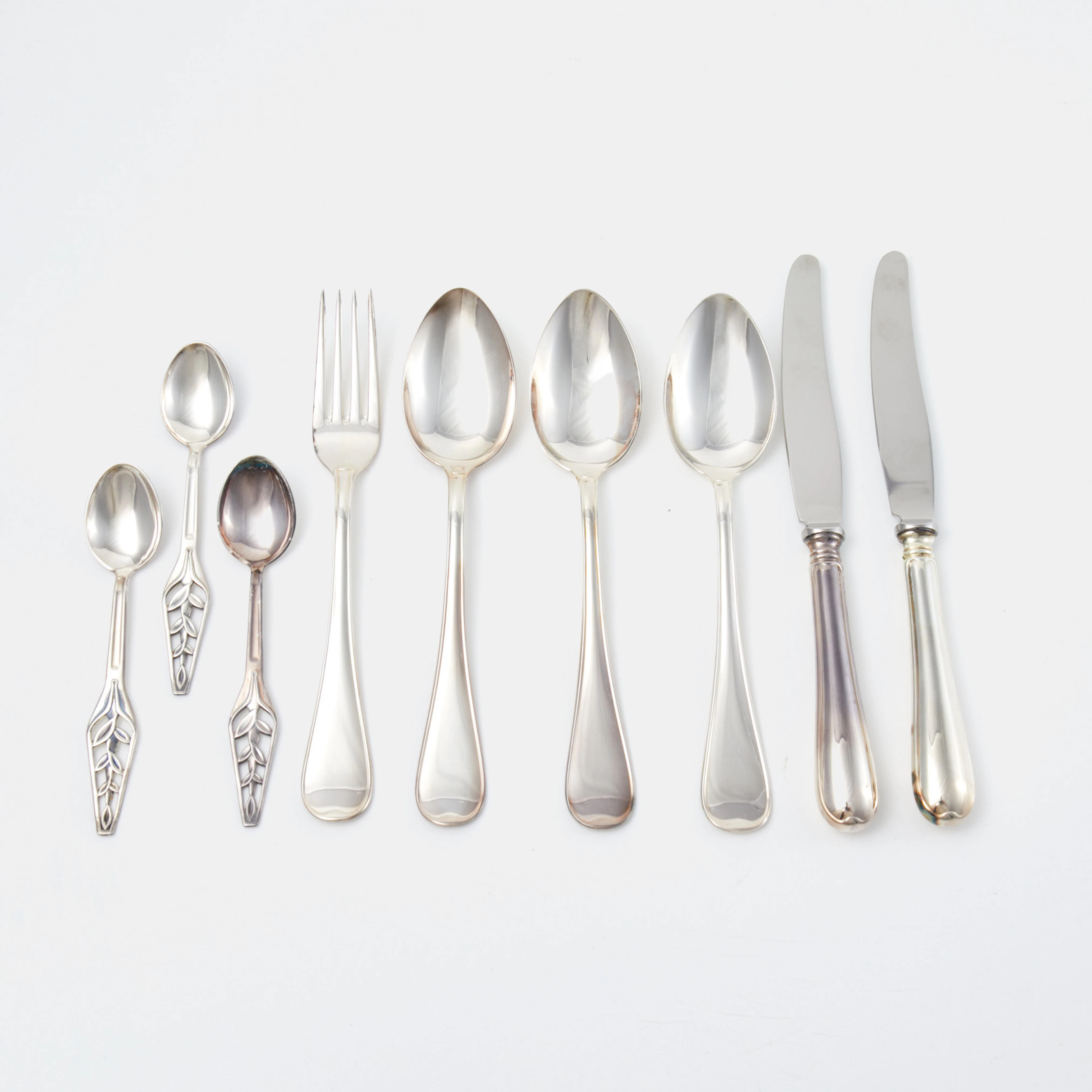 SILVERBESTICK, 9 dlr, gafflar, kaffeskedar, knivar mfl. modell Svensk