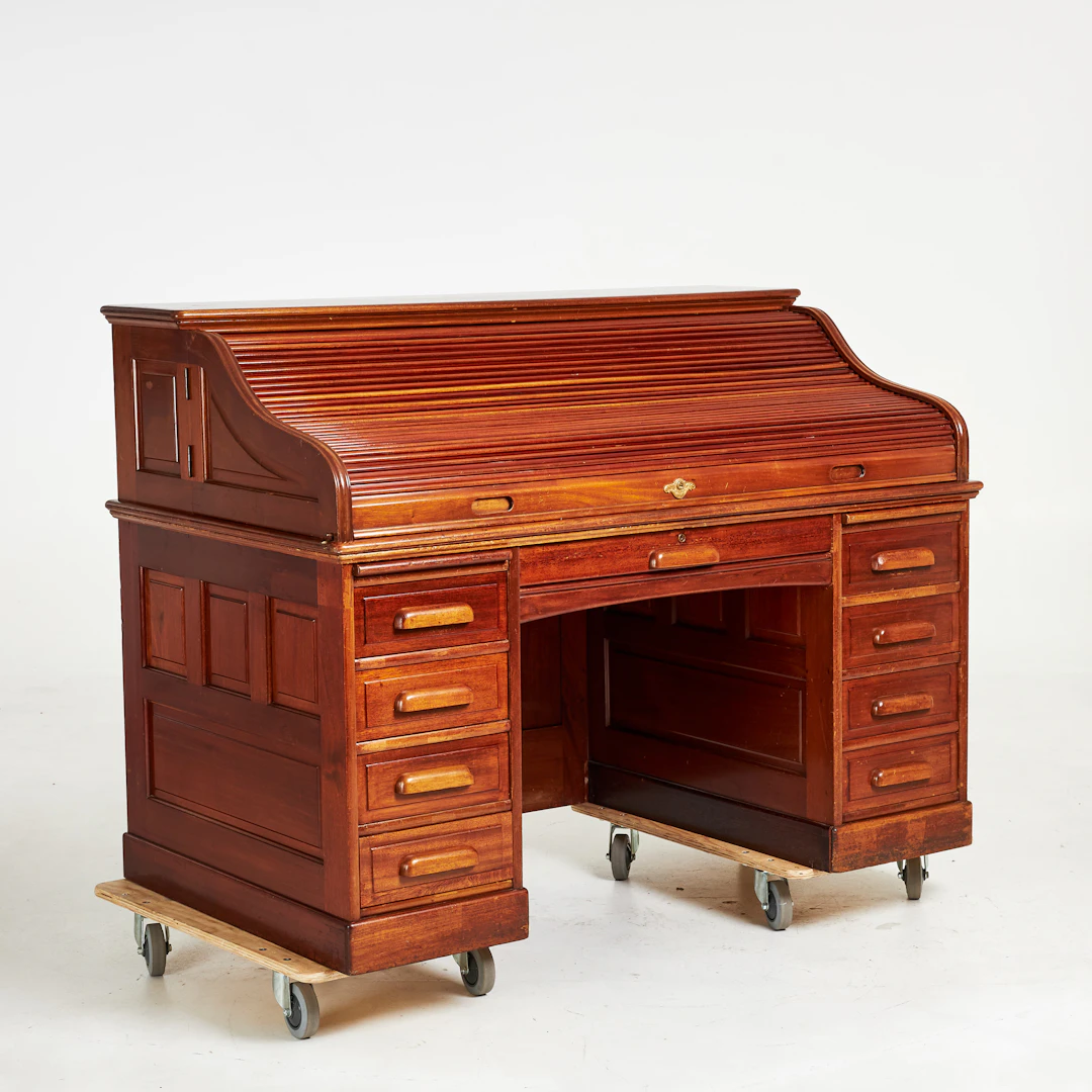 SKRIVBORD, med uppsats, 1900-talets början, mahogny, två hurtsar med