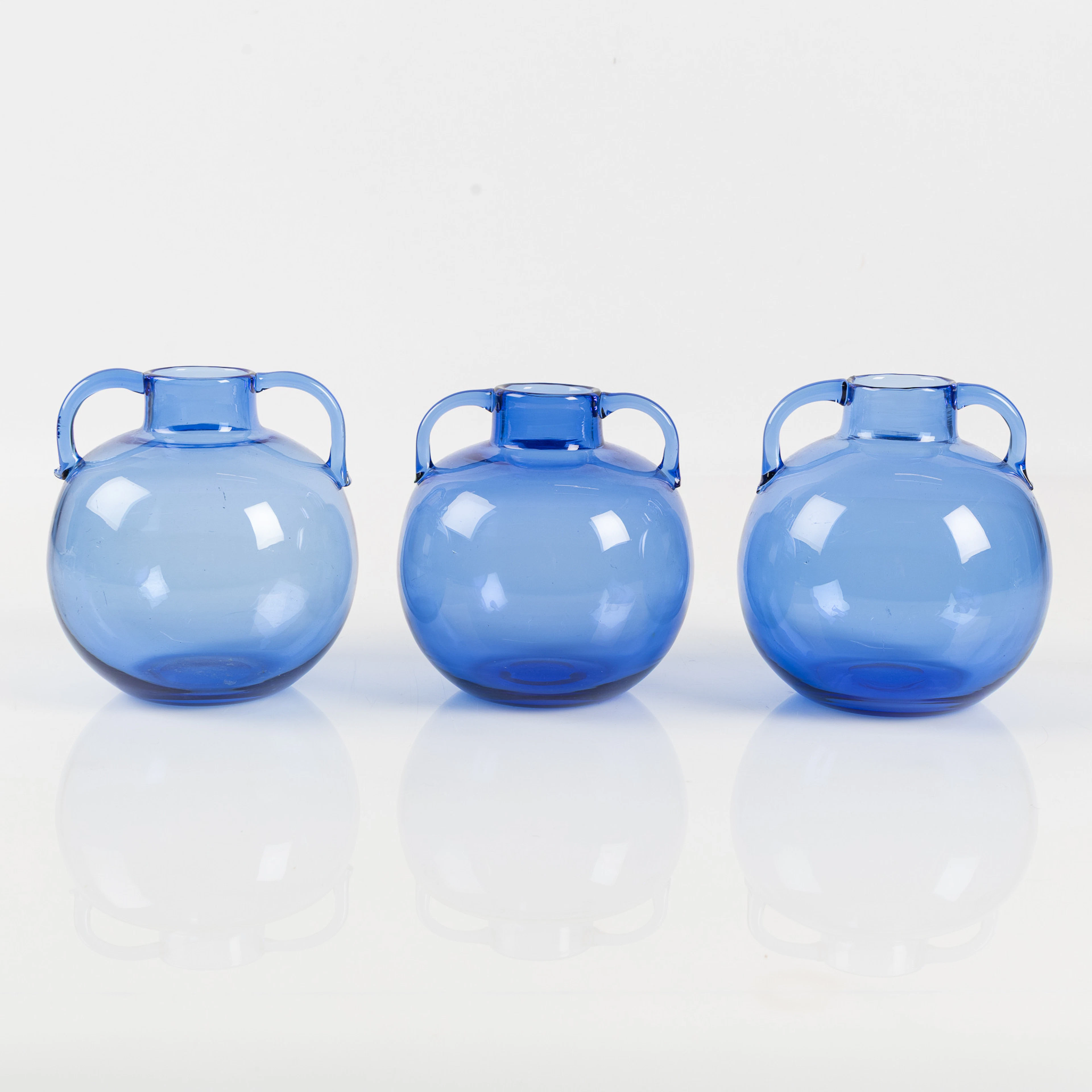 MONICA BRATT. Vaser "B15", 3st, blått glas, Reijmyre.