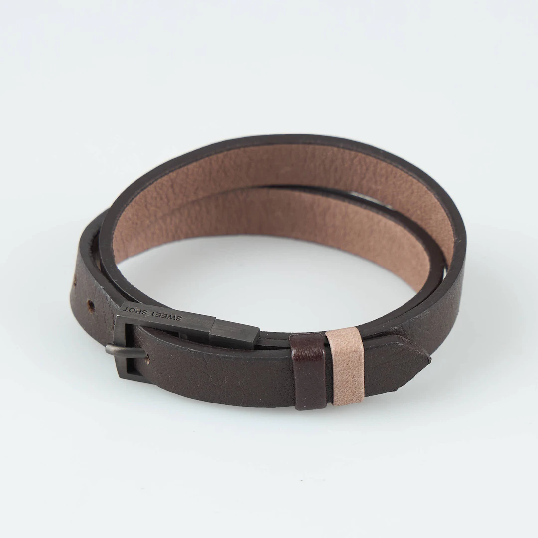 OLE LYNGGAARD. Läderarmband, "Sweet spot", vändbart, Danmark.