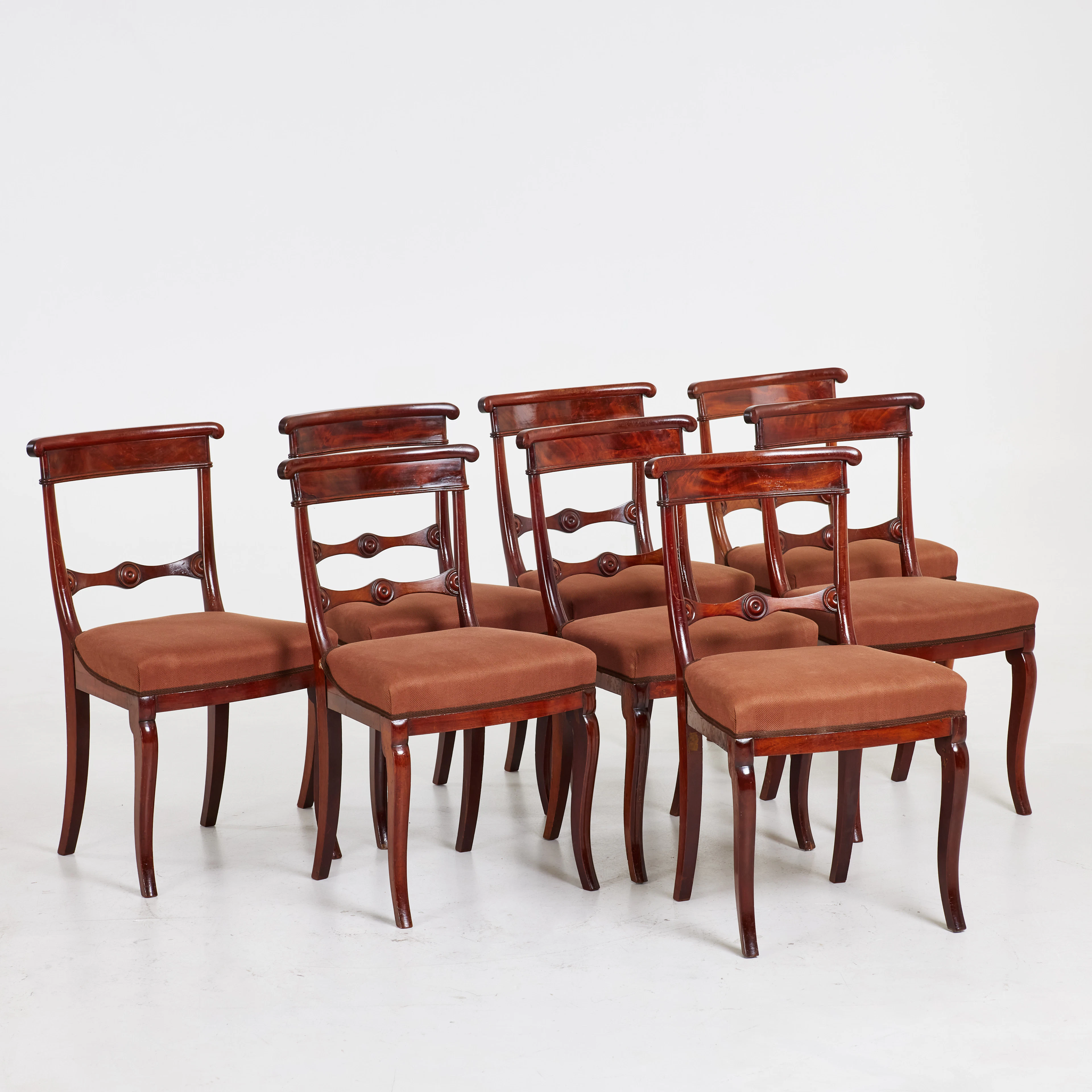 STOLAR. 8 st, senempire, mahogny, fast stoppad sits, 1800-talets mitt.