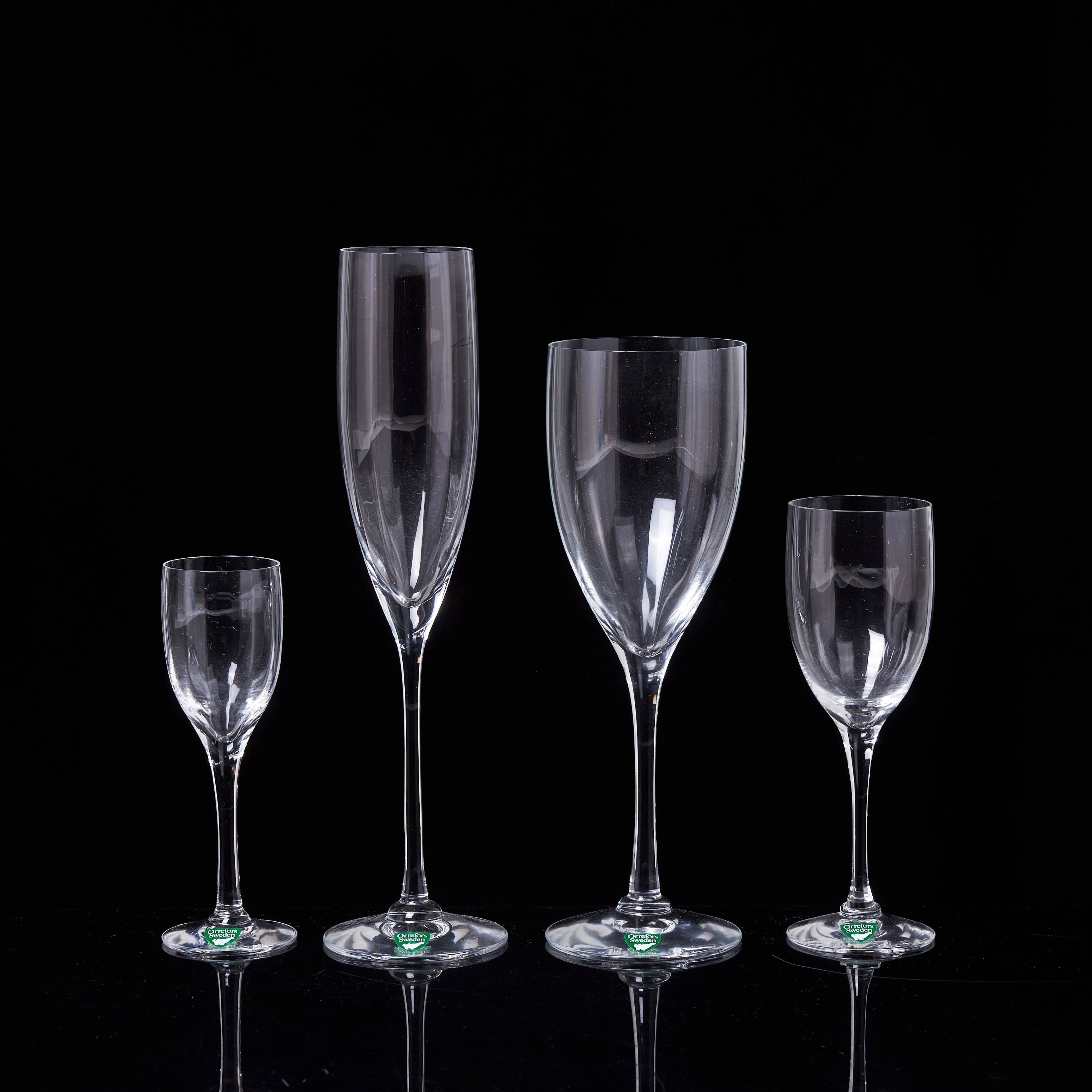 GUNNAR CYRÉN. ca 38 dlr, glasservis, "Optica", Orrefors.