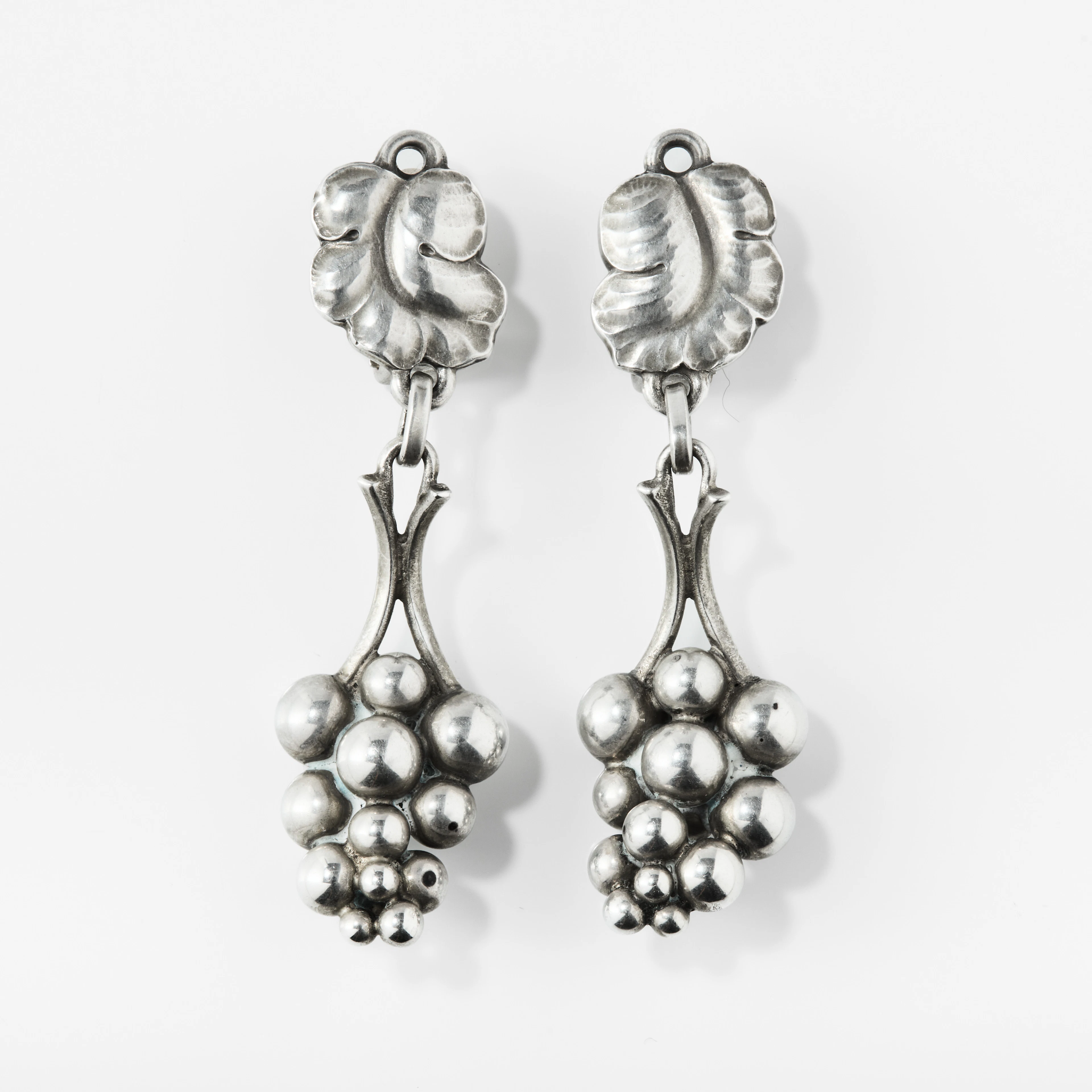 GEORG JENSEN. Örhängen, sterlingsilver, "Moonlight Grapes", dessin